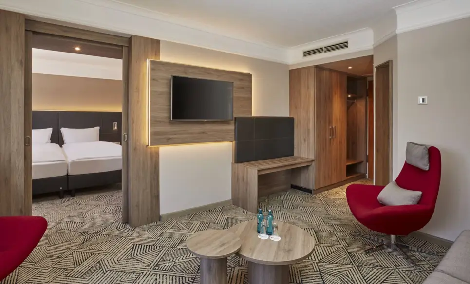 Suite luminosa del hotel H4 Hotel Hannover Messe - sitio web oficial