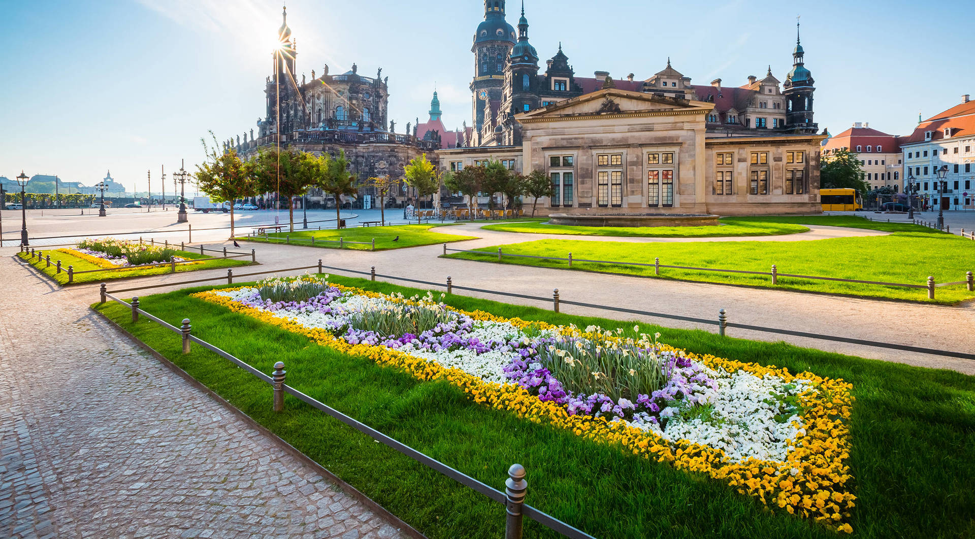 Semper Opera House and Dresden Castle near the Hyperion Hotel Dresden - Official website