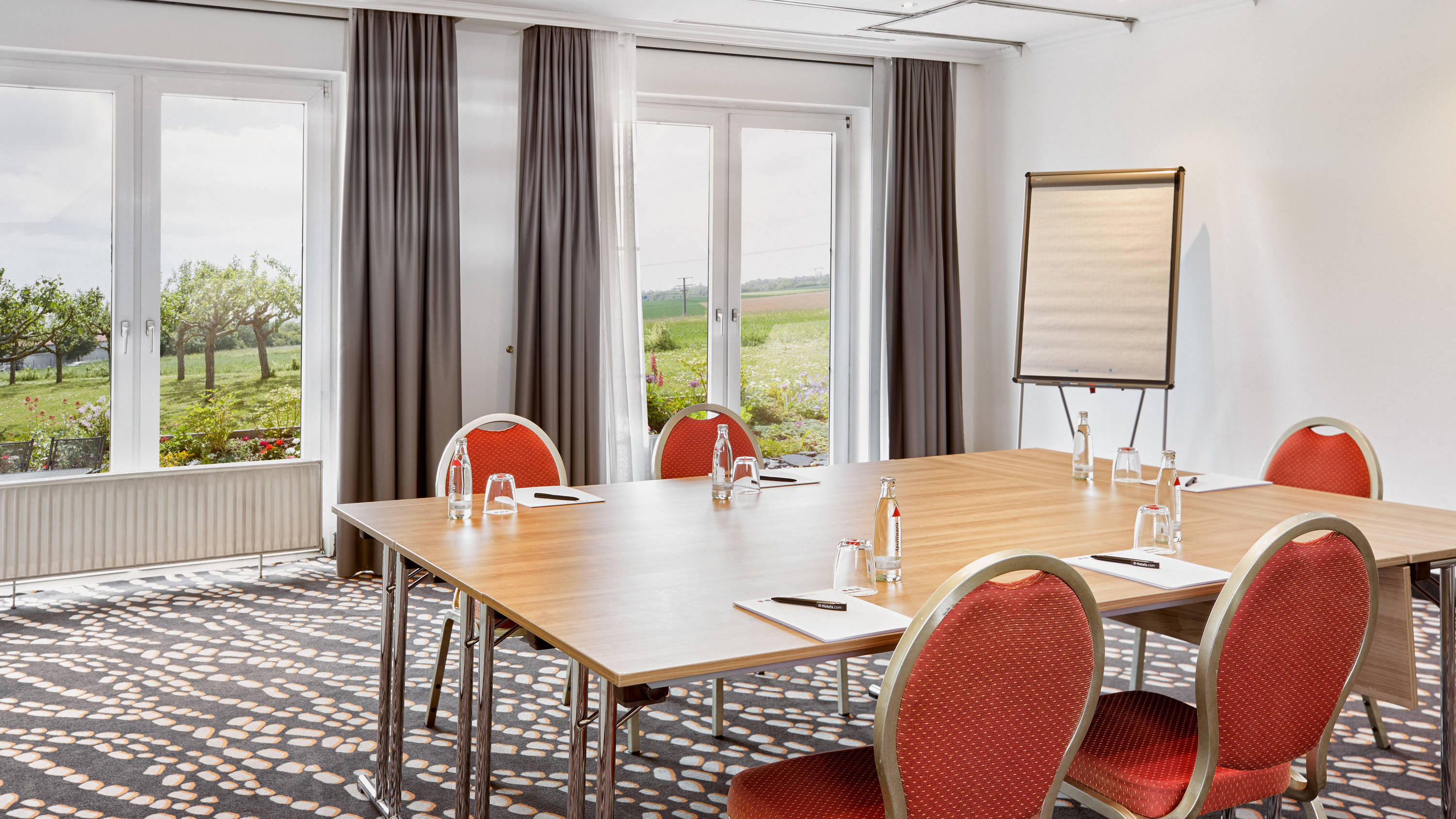Raum für Tagungen im H+ Hotel Frankfurt Airport West - Offizielle Webseite Raum für Tagungen im H+ Hotel Frankfurt Airport West - Offizielle Webseite