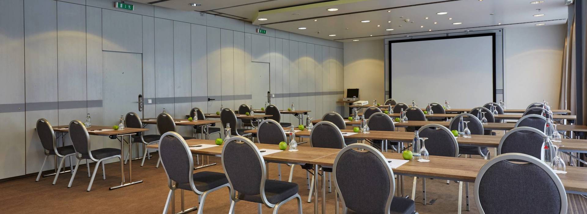 Moderne Ausstattung der Tagungsräume des H+ Hotel Stuttgart Herrenberg - Offizielle Webseite