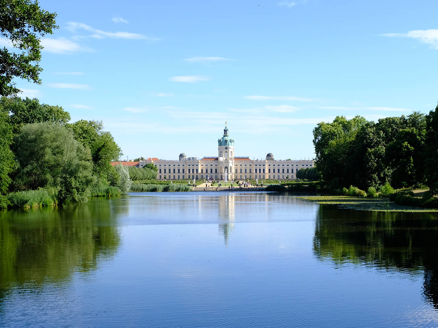 Schlossgarten und Hinteransicht vom Schloss Charlottenburg - H-Hotels.com Schlossgarten und Hinteransicht vom Schloss Charlottenburg - H-Hotels.com