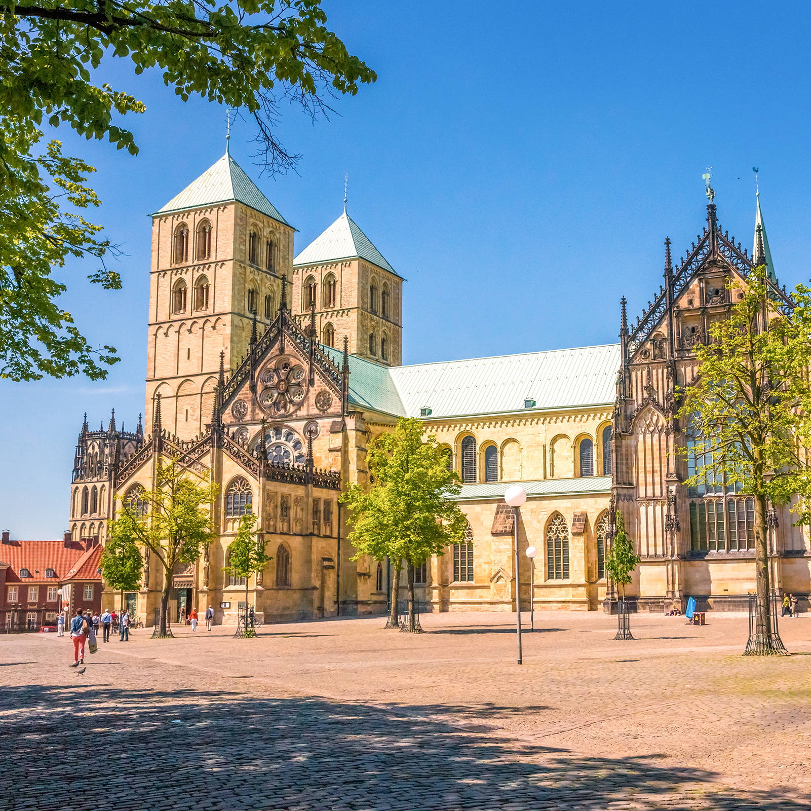 В центре у Принципальмаркт -  H4 Hotel Münster