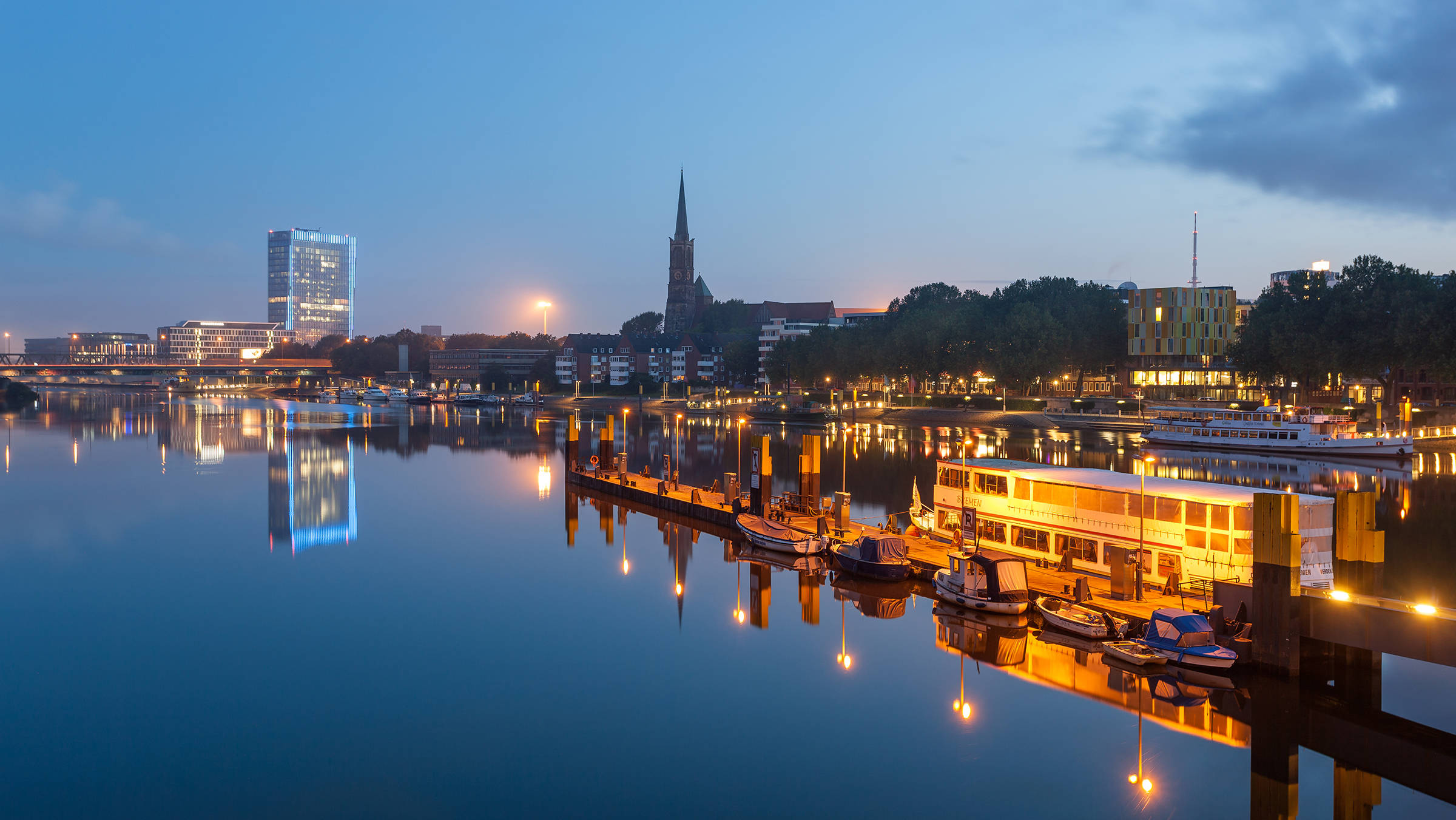 Bremer Skyline bei Nacht - H+ Hotel Bremen - Offizielle Webseite Bremer Skyline bei Nacht - H+ Hotel Bremen - Offizielle Webseite