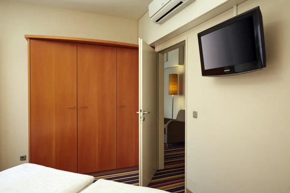 Suite spacieuse  de l‘hôtel H+ Hotel Köln Fürth - site internet officiel