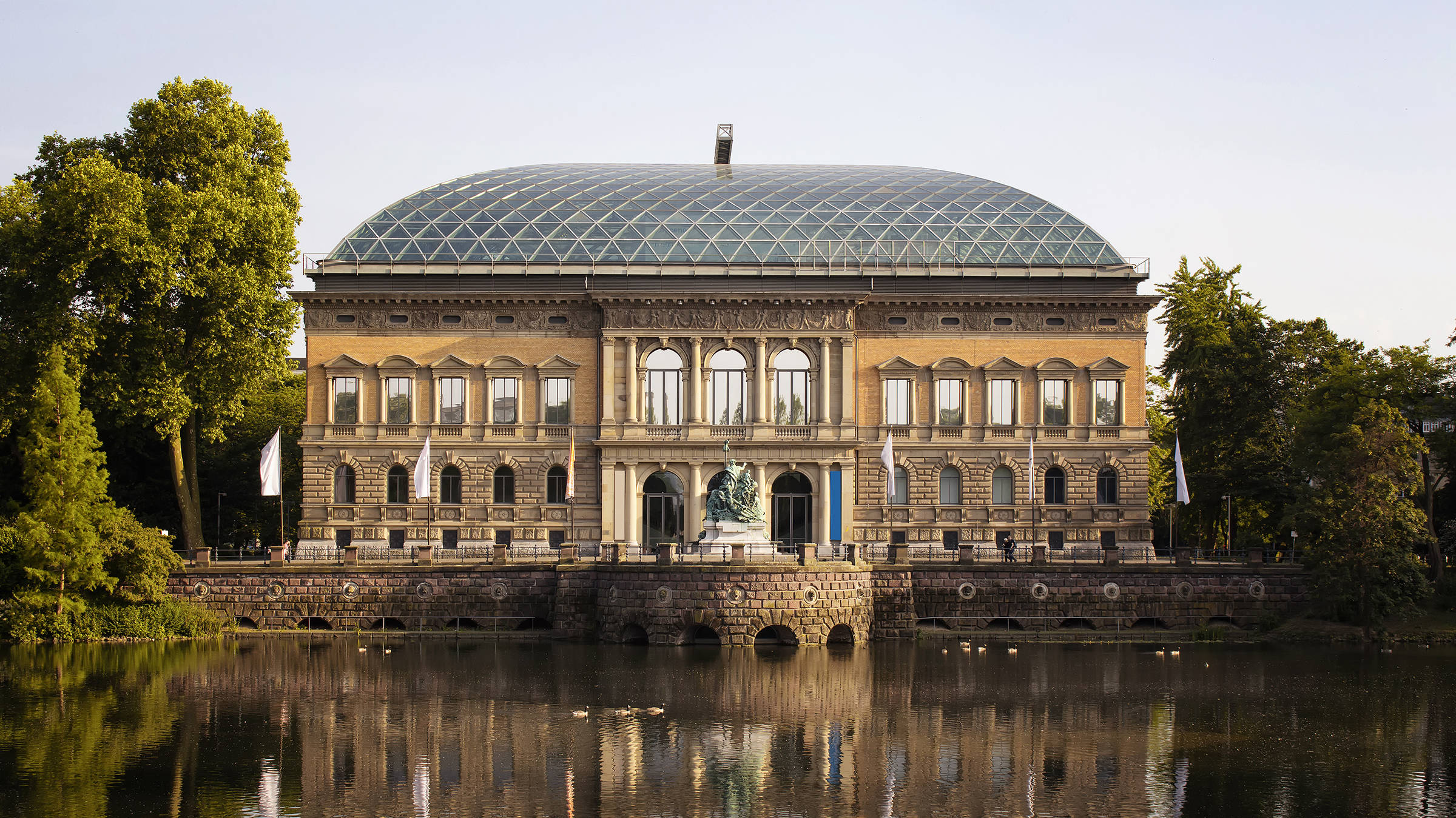 Художественная коллекция NRW - H2 Hotel Düsseldorf City - официальный веб-сайт