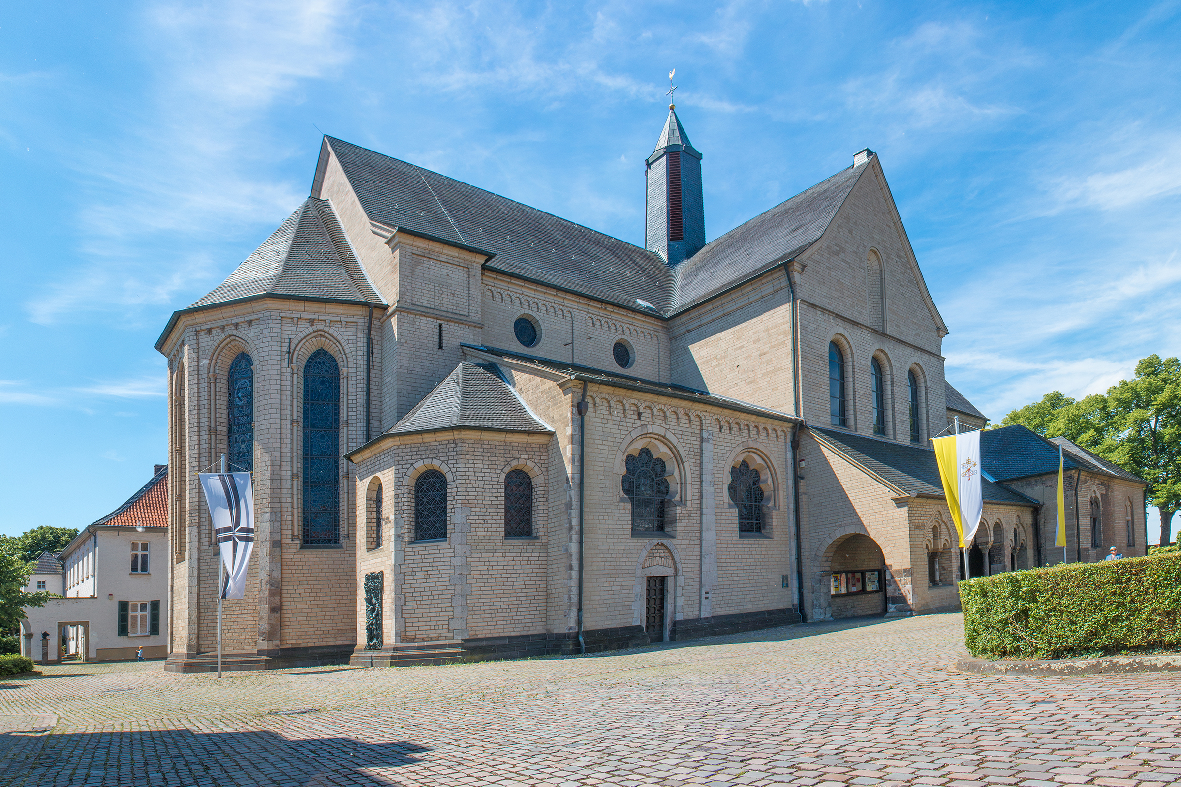 Romanische Kirchen in Düsseldorf - H-Hotels.com Romanische Kirchen in Düsseldorf - H-Hotels.com