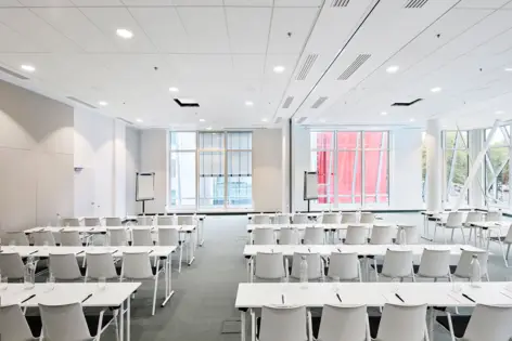 Blockform im Tagunsgraum vom H4 Hotel Wyndham Paris Pleyel Resort