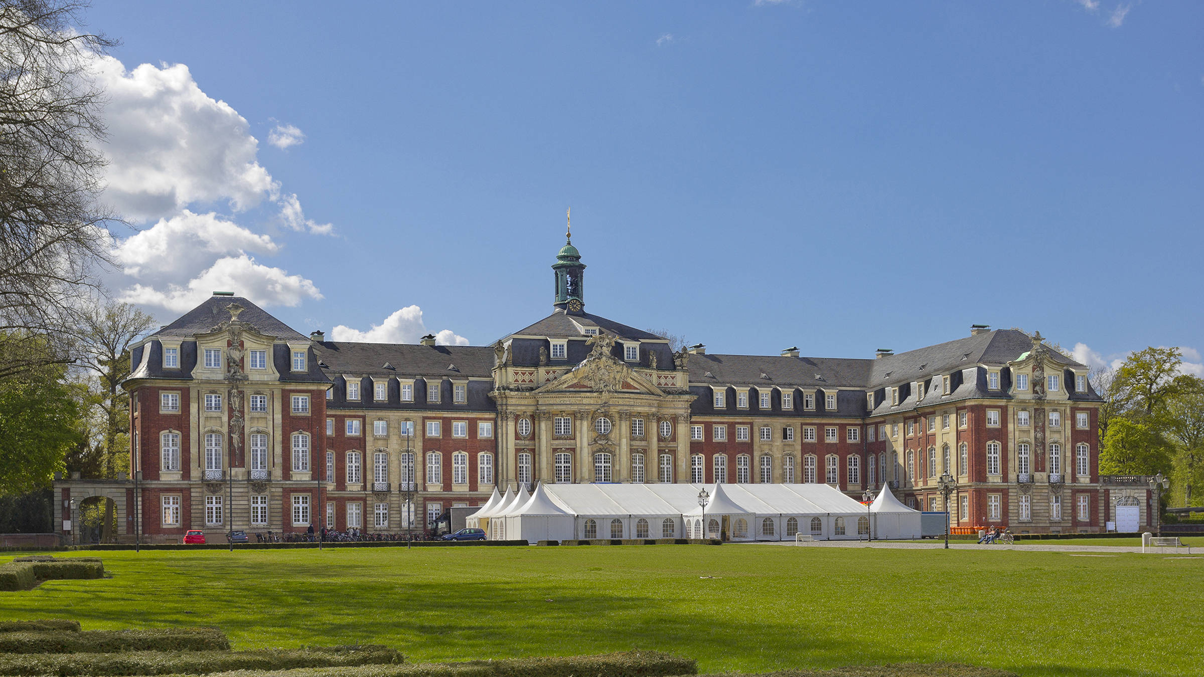 Schloss Münster - H.ostel Münster - Offizielle Webseite Schloss Münster - H.ostel Münster - Offizielle Webseite