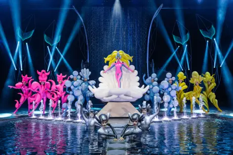 Grand Show FALLING | IN LOVE in Berlin - H-Hotels.com - Offizielle Webseite