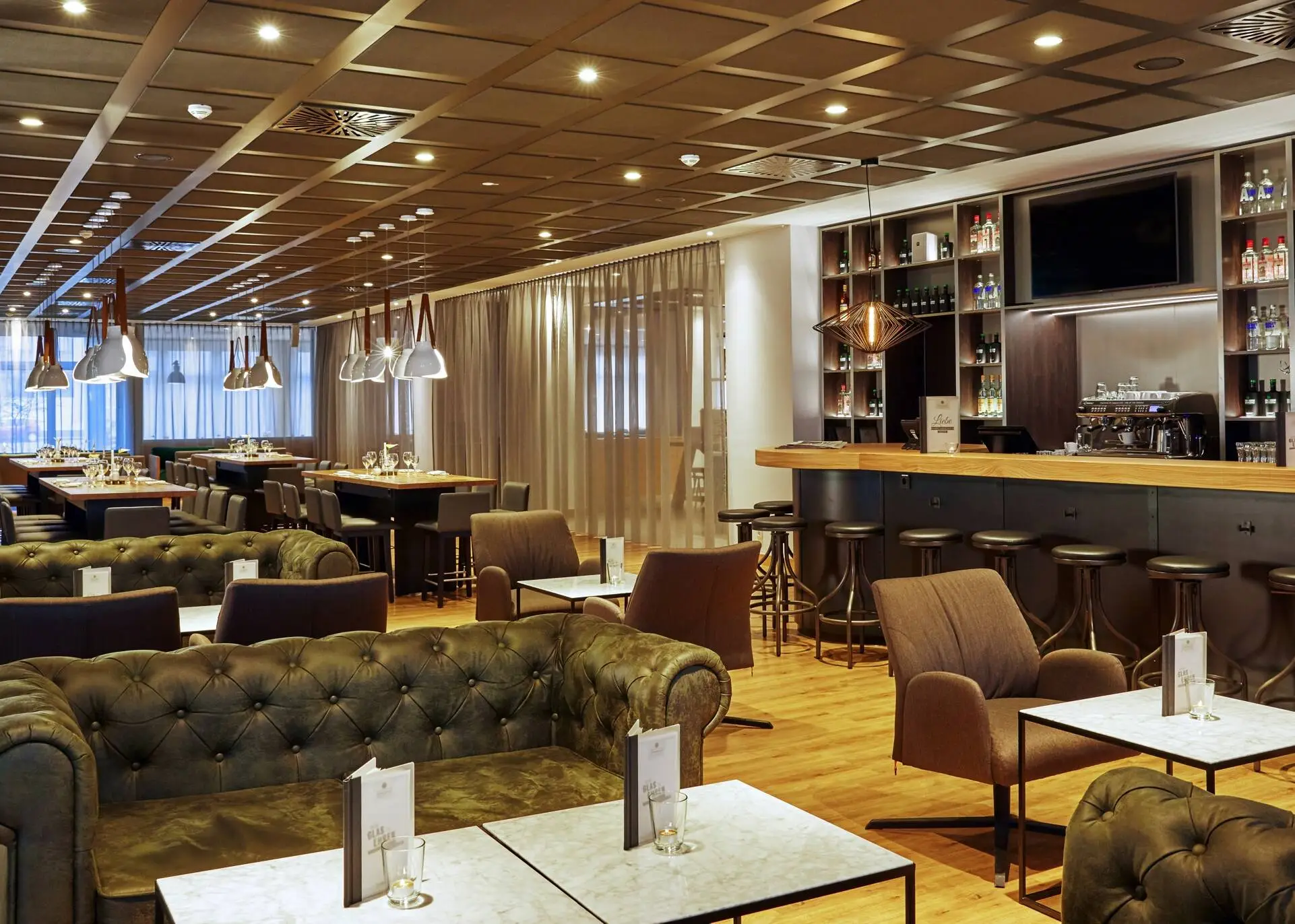 Bar del hotel H4 Hotel Leipzig