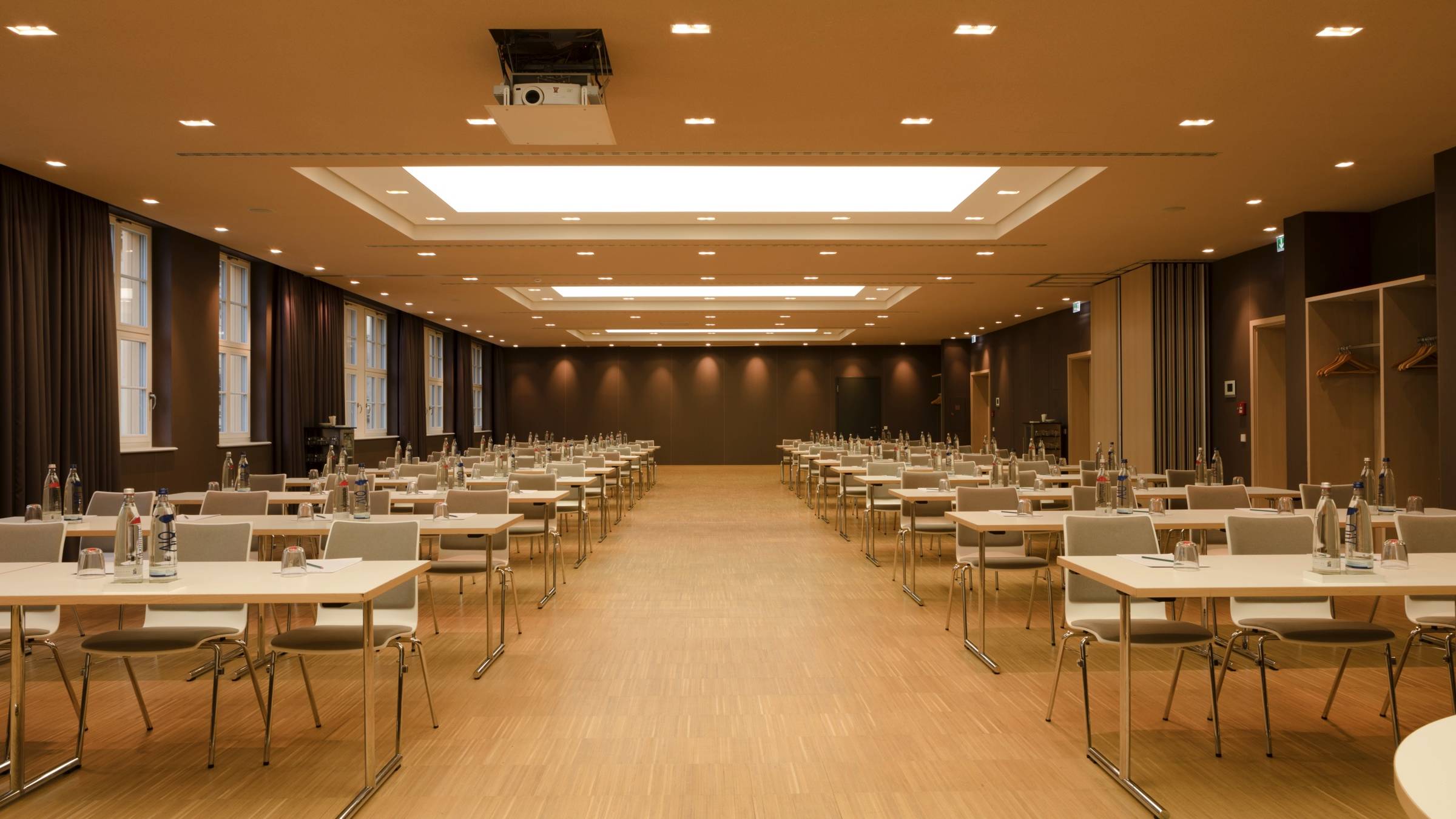 Meeting room at the Hyperion Hotel Dresden am Schloss - Official website Meeting room at the Hyperion Hotel Dresden am Schloss - Official website