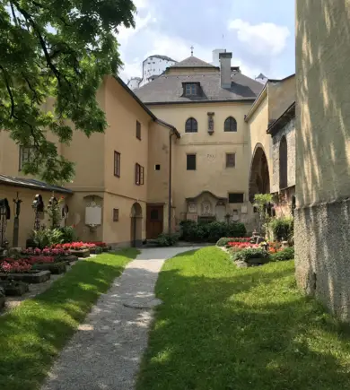 Friedhof vom Nonnberg Abtei im Innenhof.