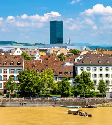 Vue de Bâle sur le Rhin jaune