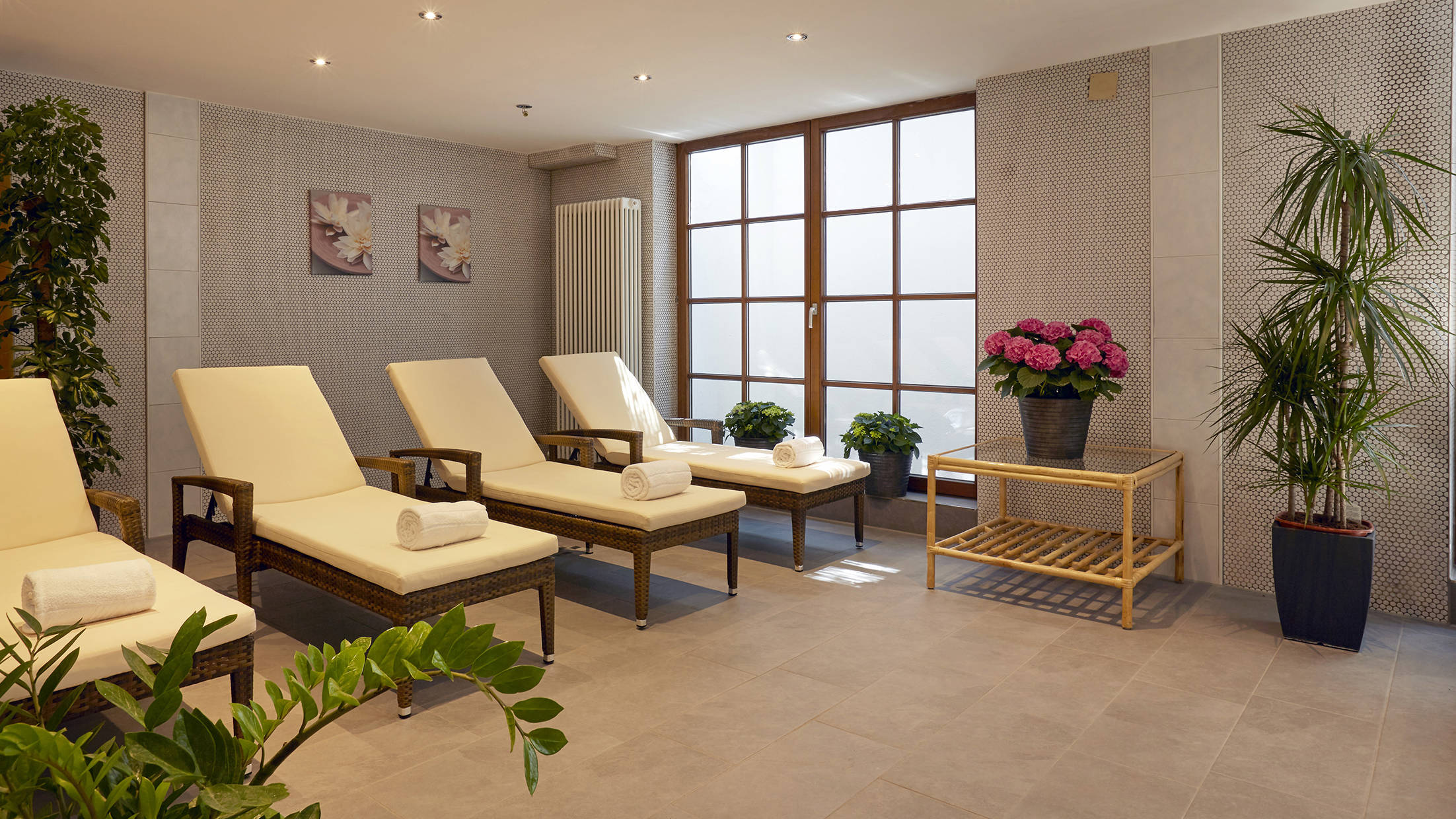 Ontspanningsruimte vanuit het wellnesscentrum - HYPERION Hotel Garmisch-Partenkirchen Ontspanningsruimte vanuit het wellnesscentrum - HYPERION Hotel Garmisch-Partenkirchen