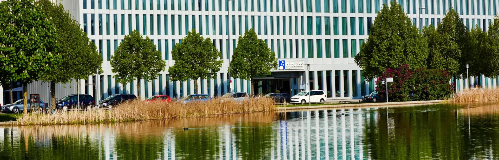 H2 Hotel München Front - Official website