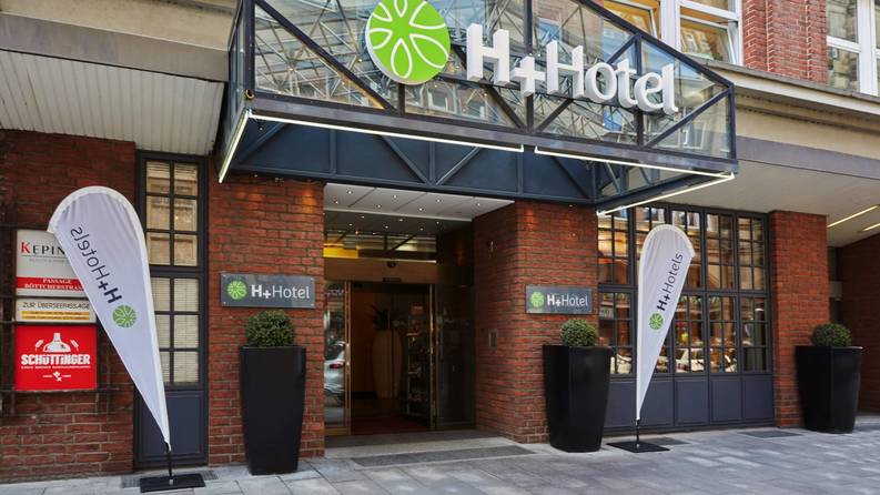 Ingang van het H+ Hotel Bremen - Officiële website