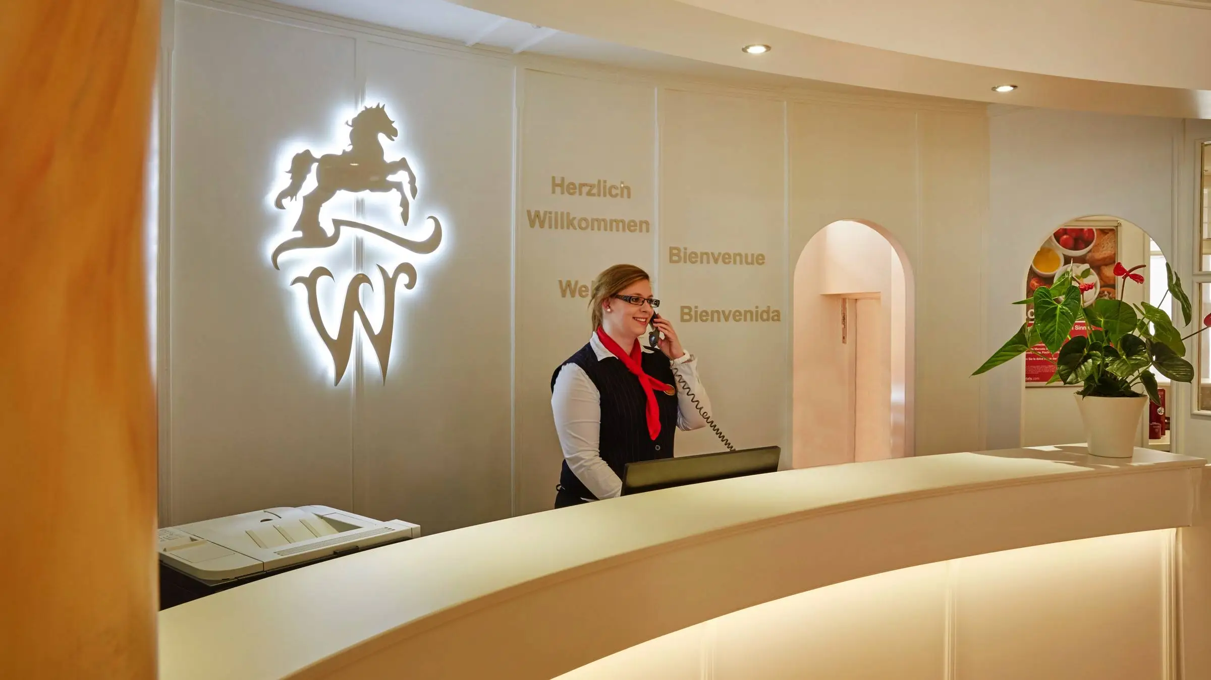 Contact- H+ Hotel Stade Herzog Widukind