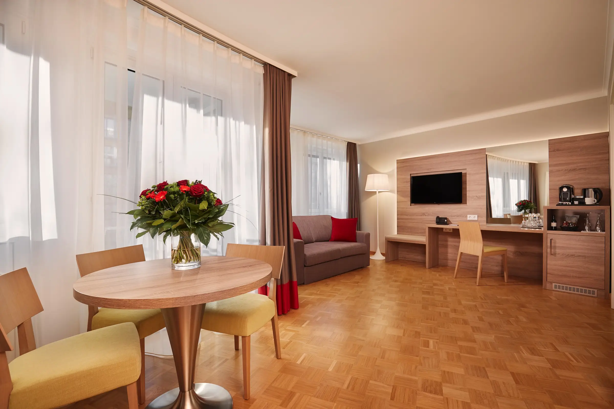Стильный и просторный полулюкс в отеле Hyperion Hotel Berlin