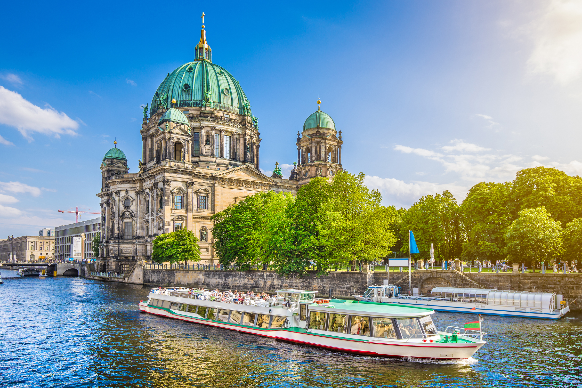Anfahrt per Ausflugsschiff zum DDR Museum | H-Hotels.com Anfahrt per Ausflugsschiff zum DDR Museum | H-Hotels.com