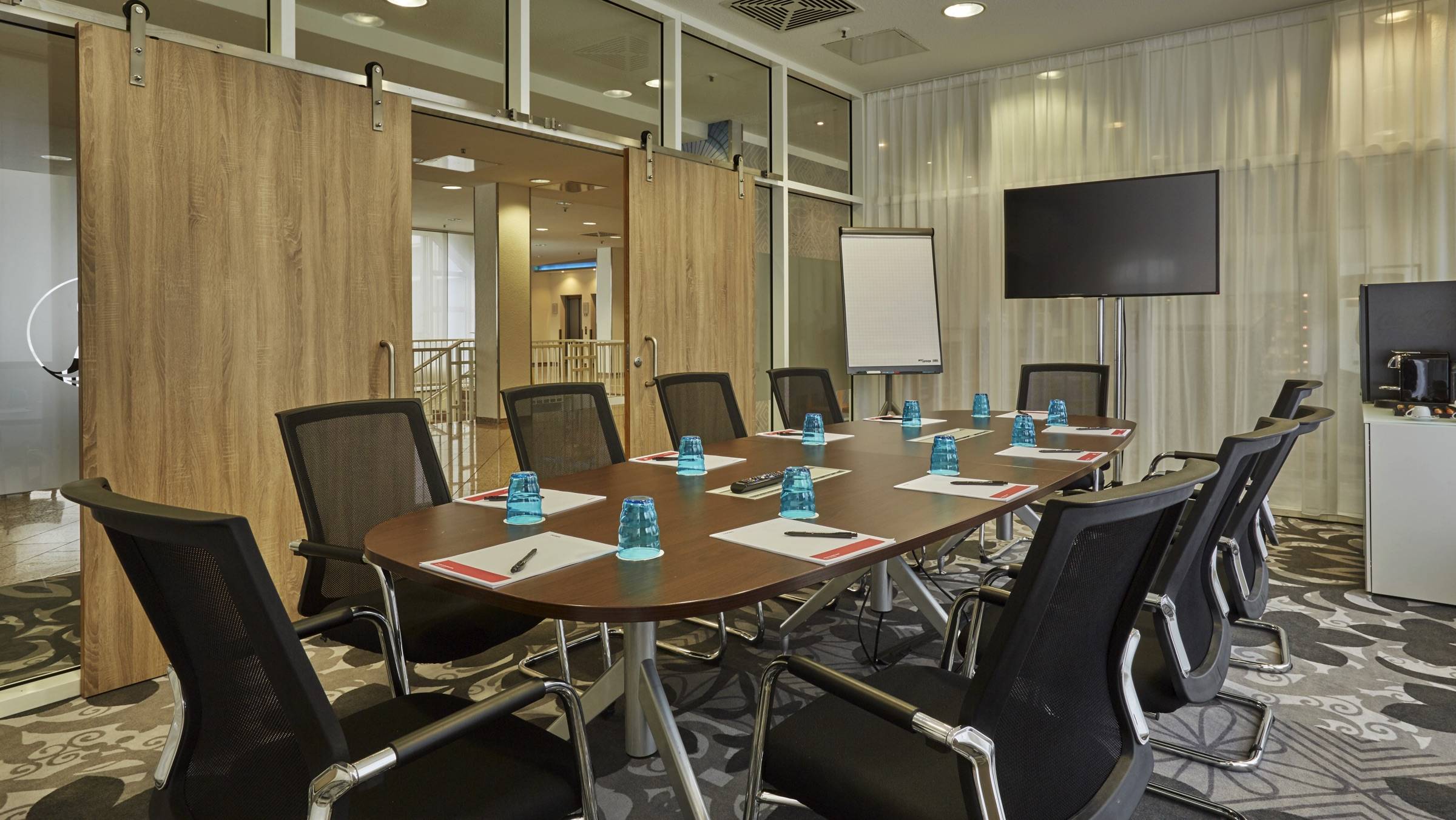 Boardroom im H+ Hotel Wiesbaden Niedernhausen - Offizielle Webseite Boardroom im H+ Hotel Wiesbaden Niedernhausen - Offizielle Webseite