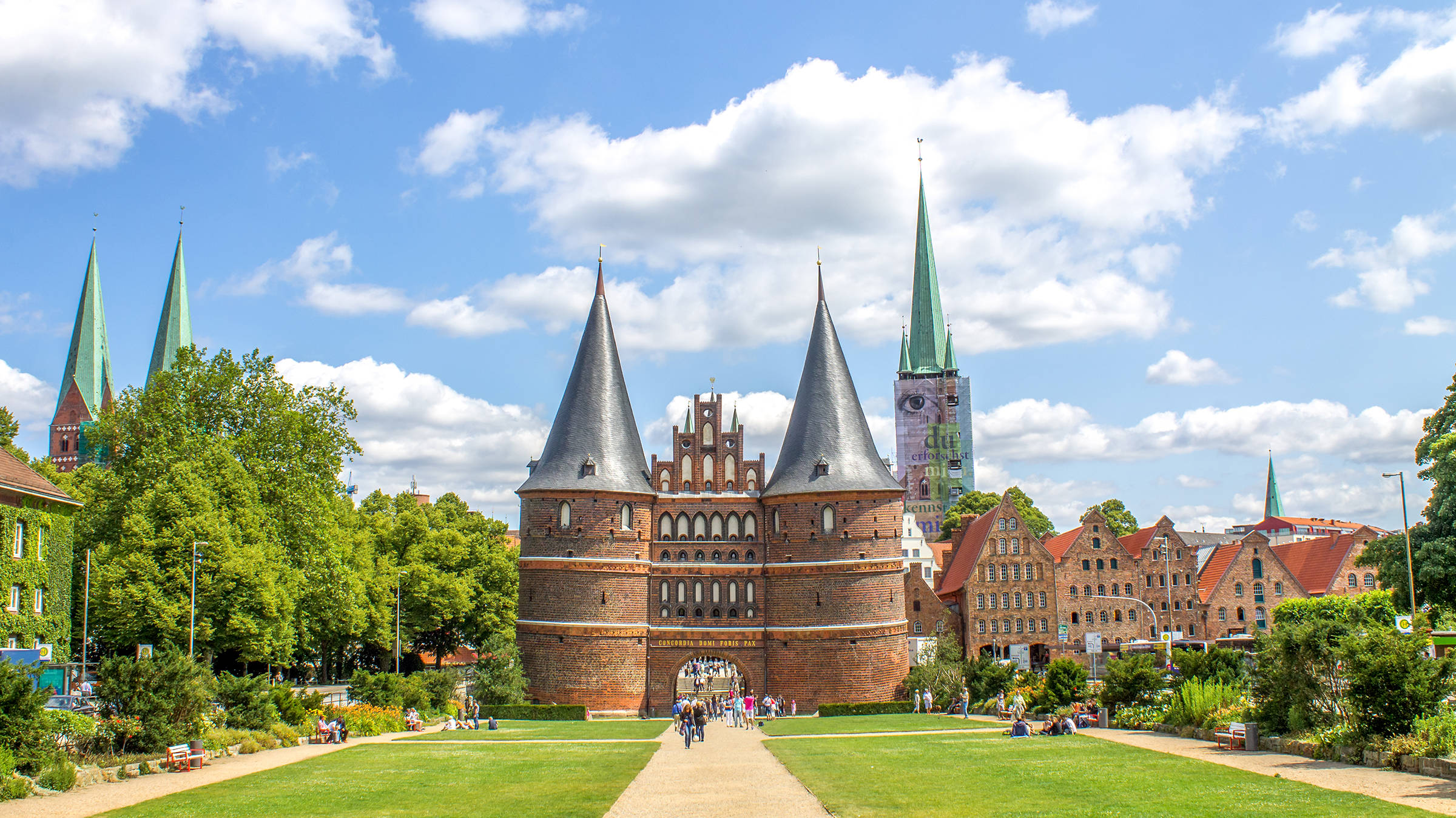 Puerta de Holsten - H+ Hotel Lübeck - sitio web official