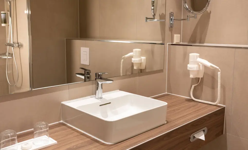 Salle de bain de l‘hôtel H+ Hotel Hannover - site internet officiel