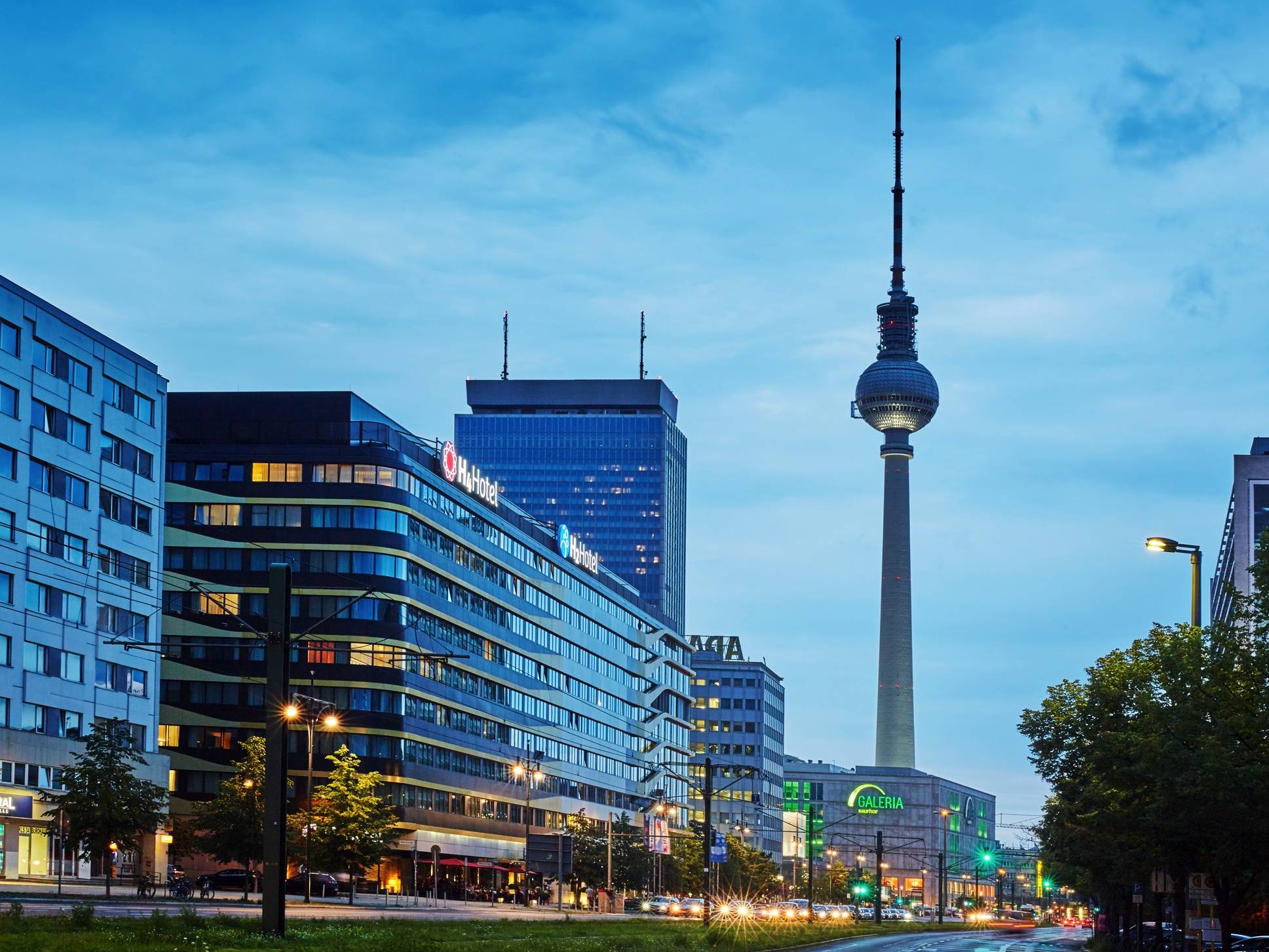 Öffentliche Bereiche, Gästezimmer und Aufzüge - H-Hotels.com Öffentliche Bereiche, Gästezimmer und Aufzüge - H-Hotels.com