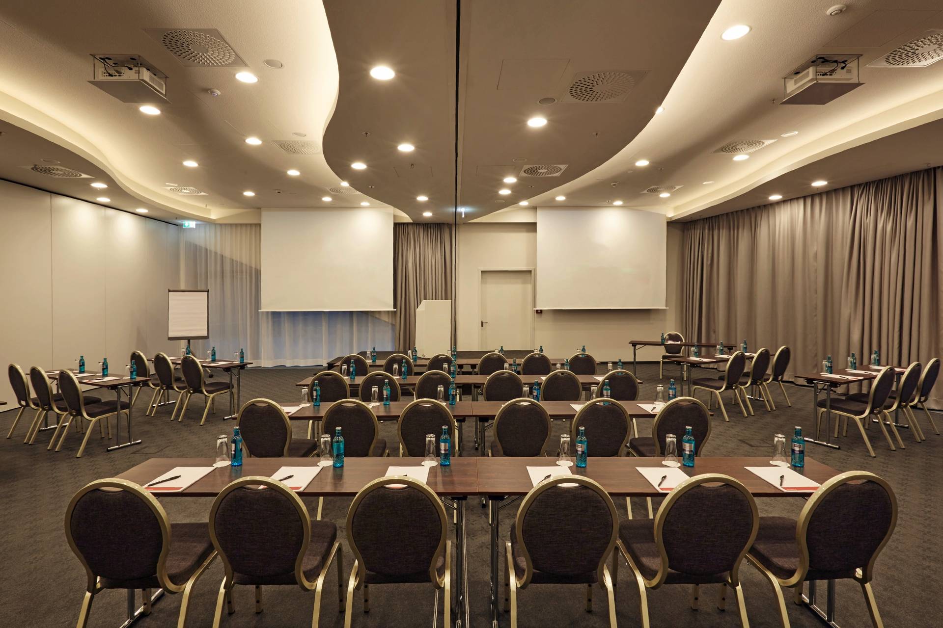 Modern meeting rooms at the Hyperion Hotel Hamburg - Official website