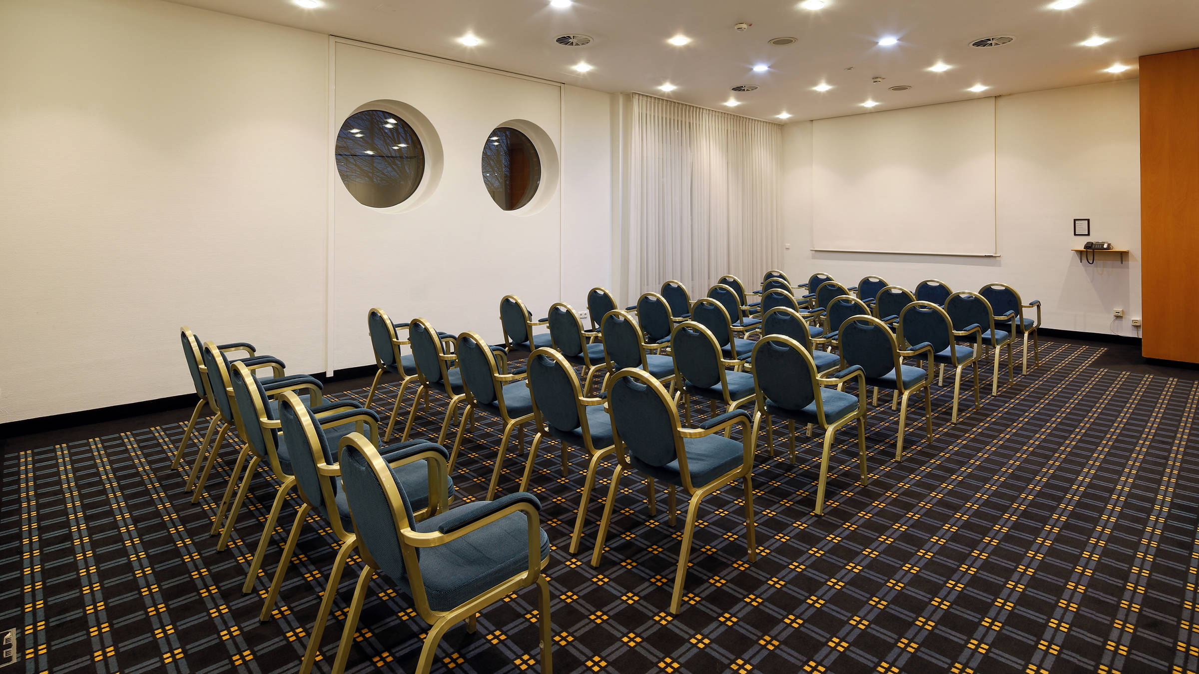 Moderne Tagungstechnik in den Tagungsräumen - H+ Hotel Köln Hürth - Offizielle Webseite Moderne Tagungstechnik in den Tagungsräumen - H+ Hotel Köln Hürth - Offizielle Webseite