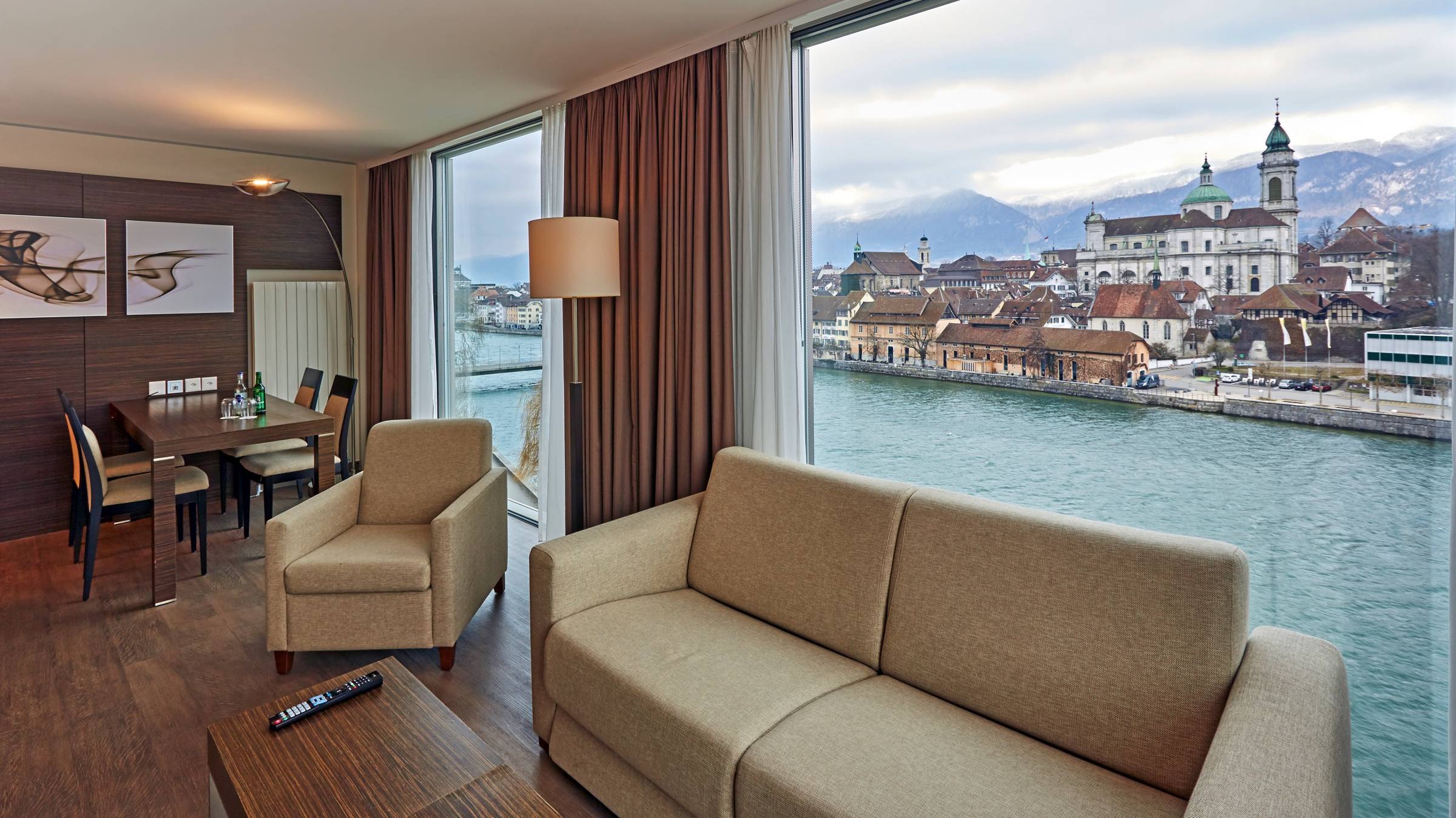 Suite mit Ausblick im H4 Hotel Solothurn - Offizielle Webseite Suite mit Ausblick im H4 Hotel Solothurn - Offizielle Webseite