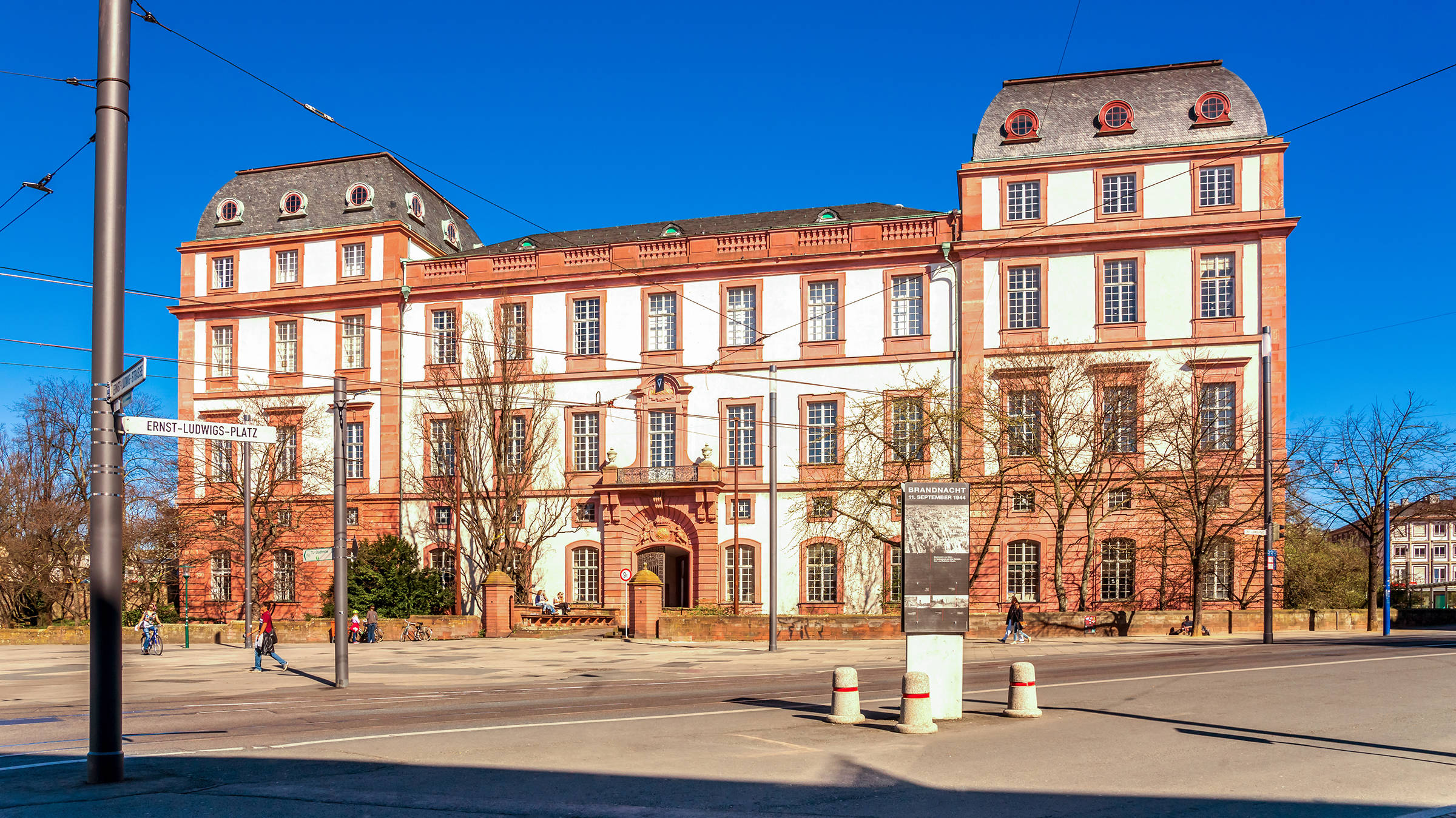Darmstadt Residenzschloss - H+ Hotel Darmstadt - Official website Darmstadt Residenzschloss - H+ Hotel Darmstadt - Official website