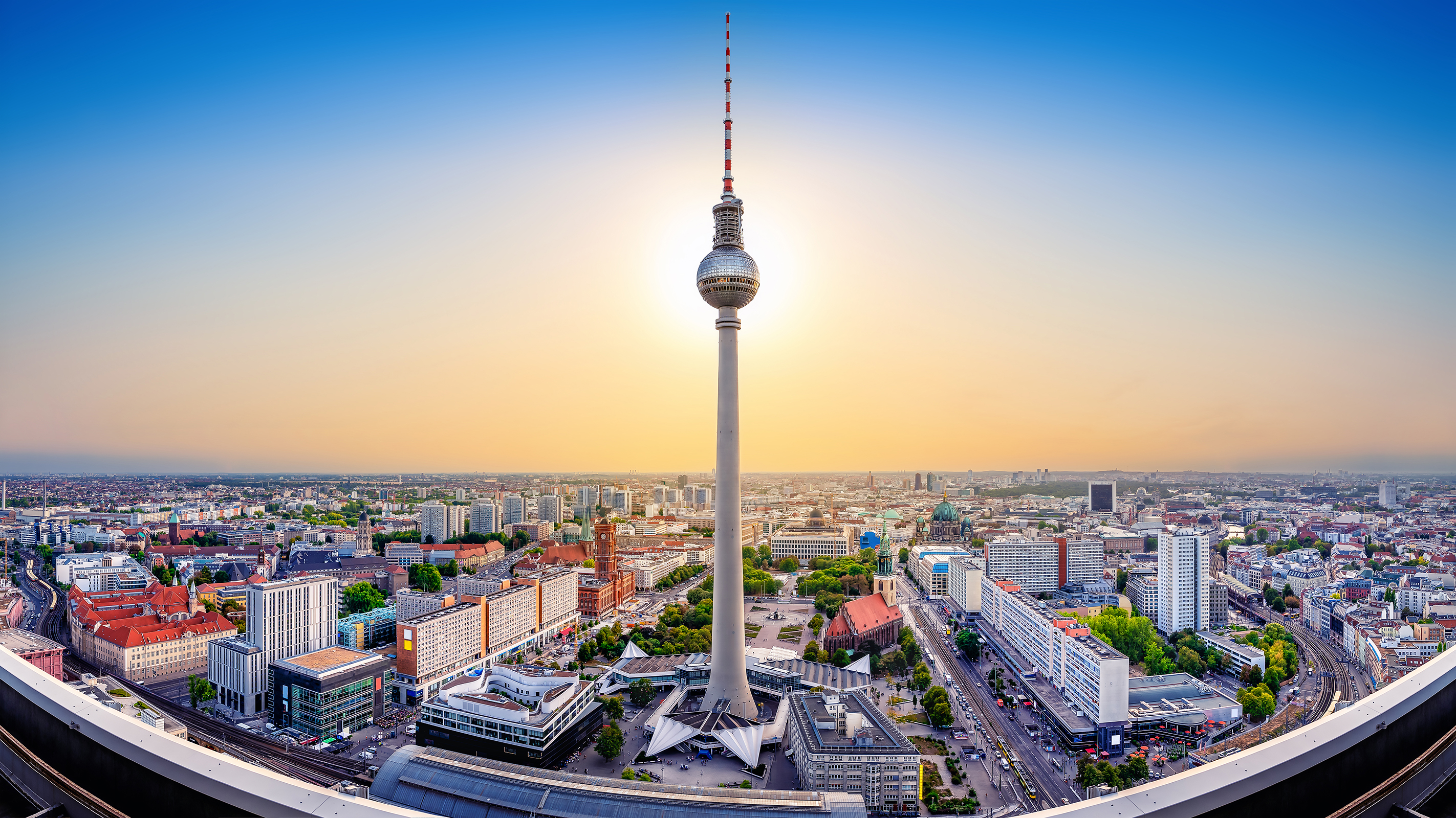 Fernsehturm - H4 Hotel Berlin Alexanderplatz