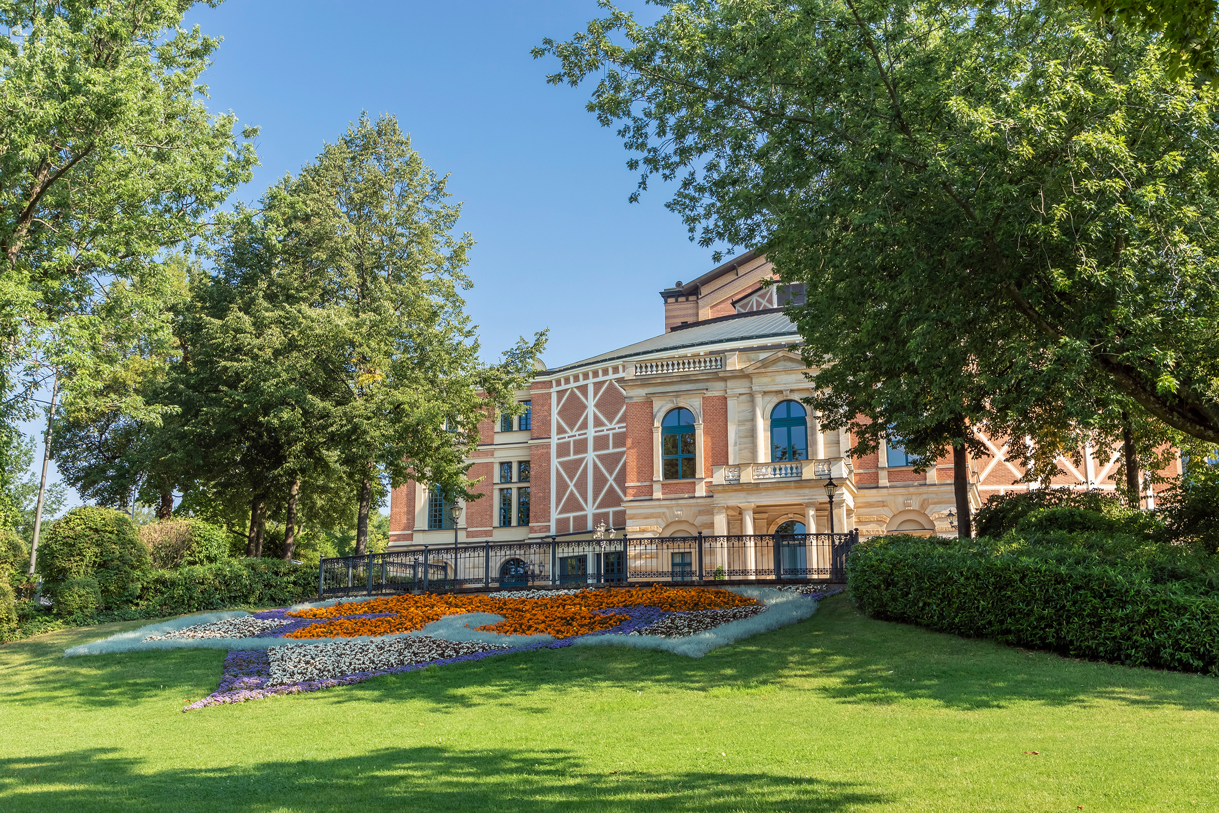 Festspielhaus Bayreuth - H4 Hotel Residenzschloss Bayreuth - Offizielle Webseite Festspielhaus Bayreuth - H4 Hotel Residenzschloss Bayreuth - Offizielle Webseite