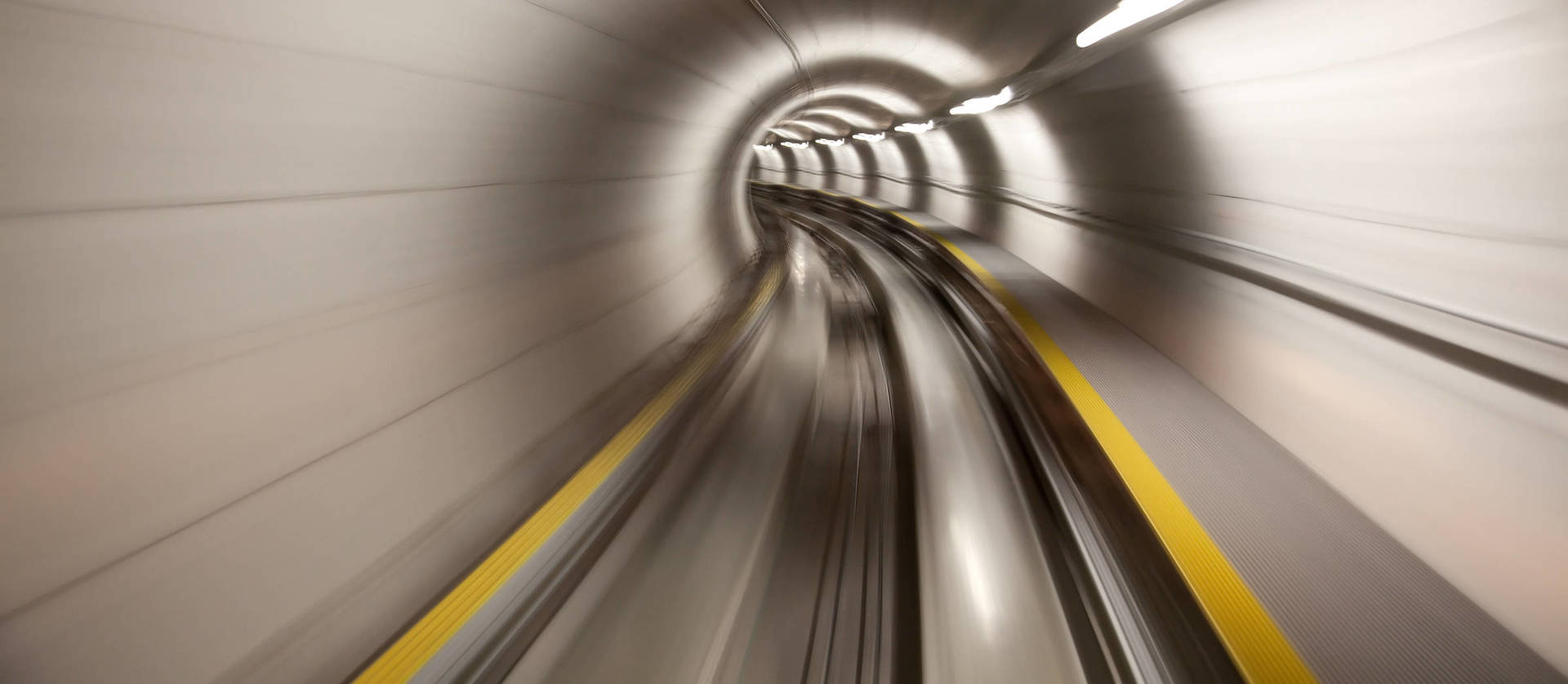 Kurzer Reiseweg durch den Gotthard-Basistunnel zu den H-Hotels in Locarno