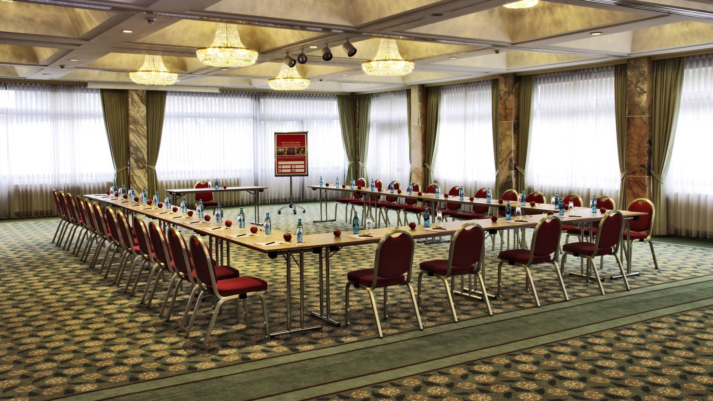Large meeting rooms at the H4 Hotel Frankfurt Messe - Official website Large meeting rooms at the H4 Hotel Frankfurt Messe - Official website