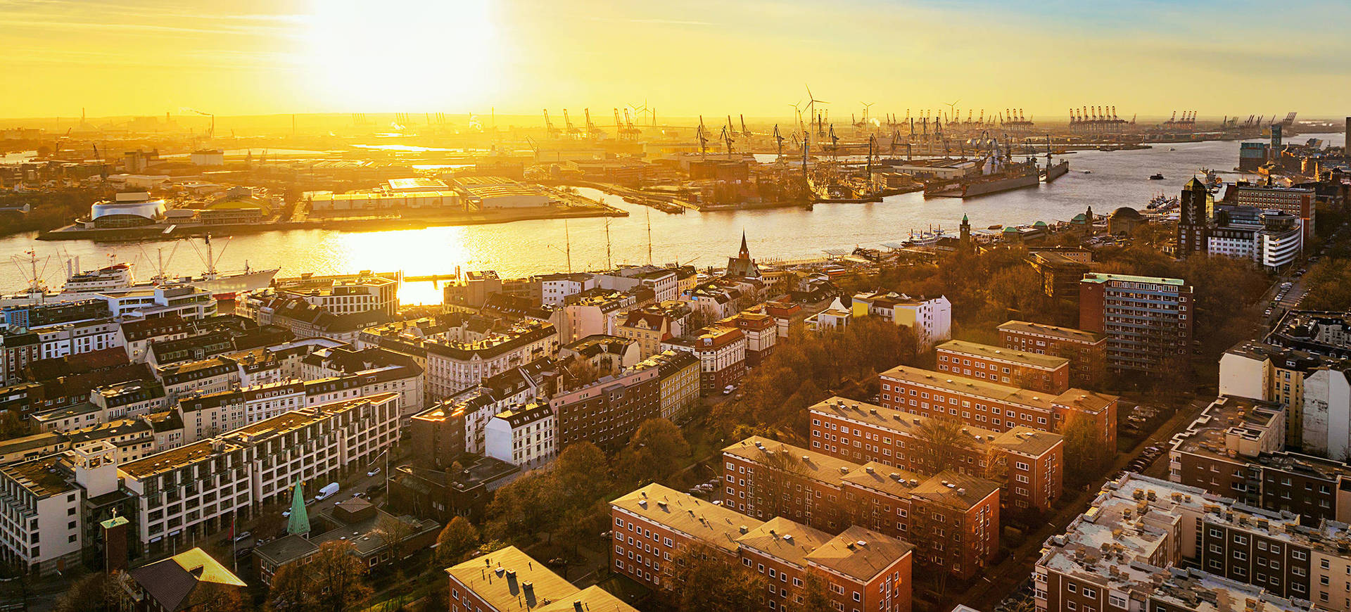 Redeem your travel voucher and discover Hamburg - h-hotels.com - Official website