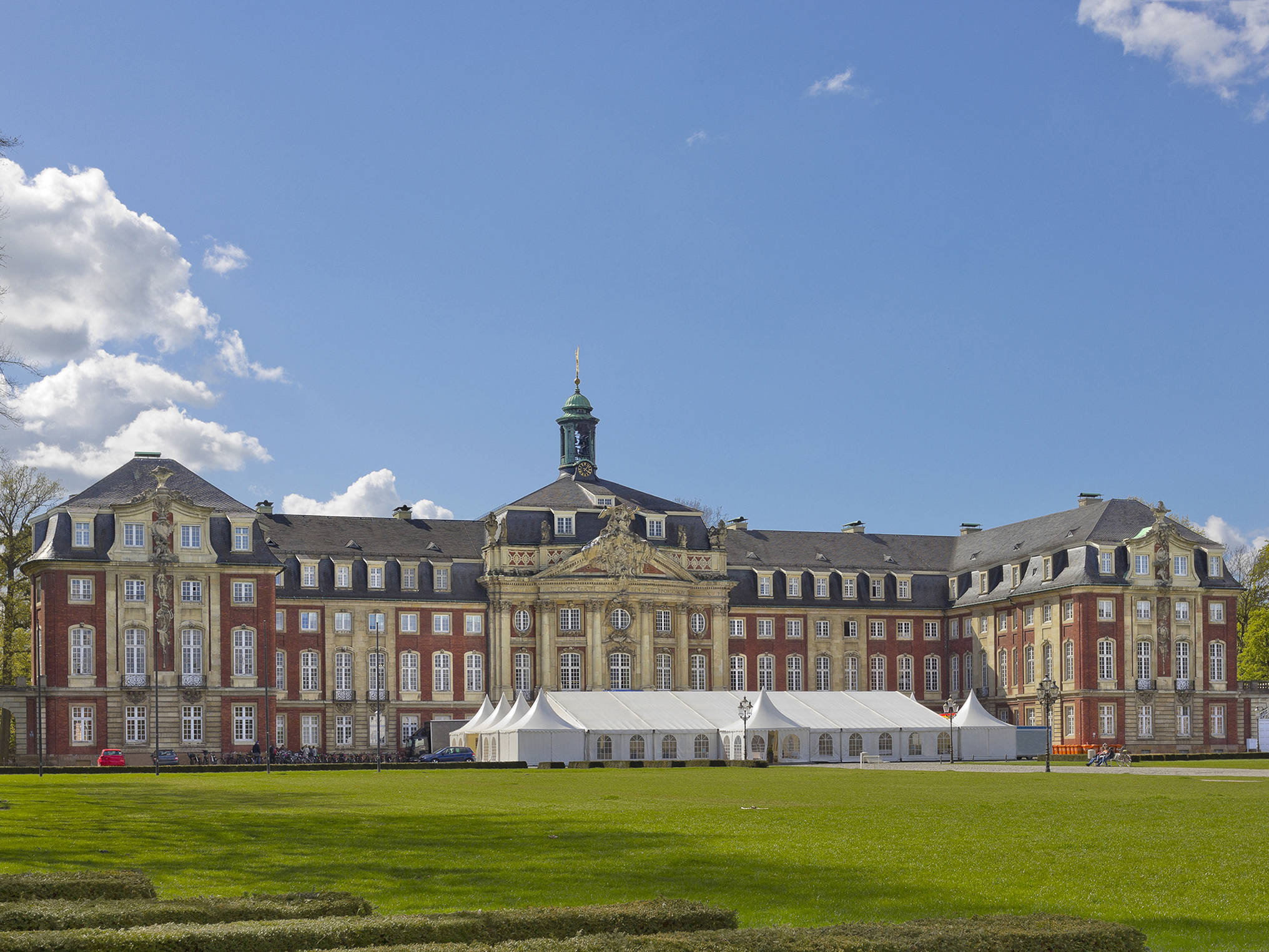 Schlossplatz | H-Hotels.com