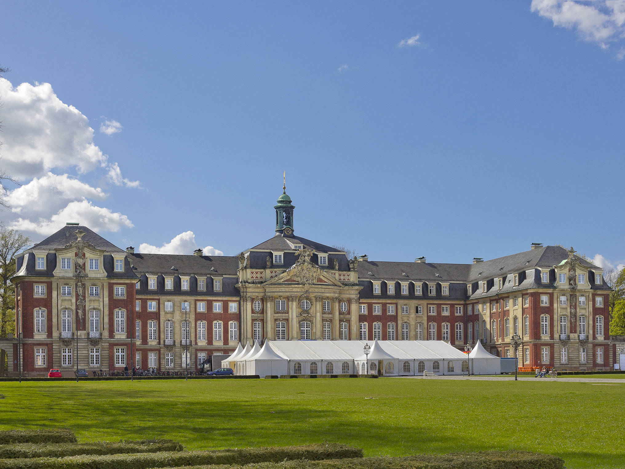 Schlossplatz | H-Hotels.com Schlossplatz | H-Hotels.com
