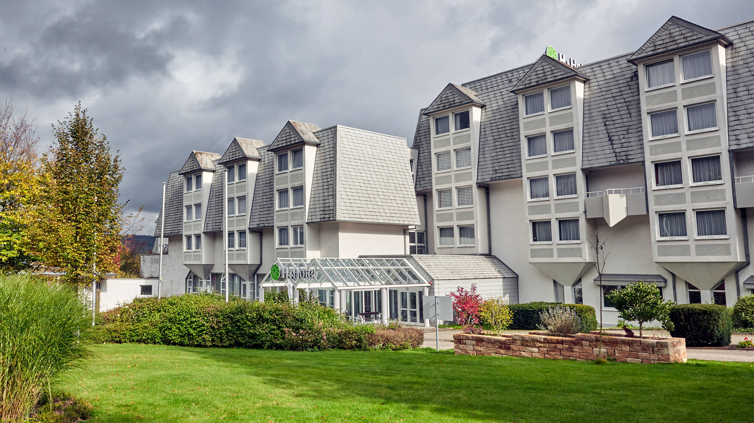 Exterior view at the H+ Hotel Wiesbaden Niedernhausen - Official website Exterior view at the H+ Hotel Wiesbaden Niedernhausen - Official website