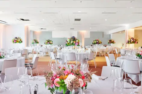 Bankett Bestuhlung im Tagunsgraum vom H4 Hotel Wyndham Paris Pleyel Resort