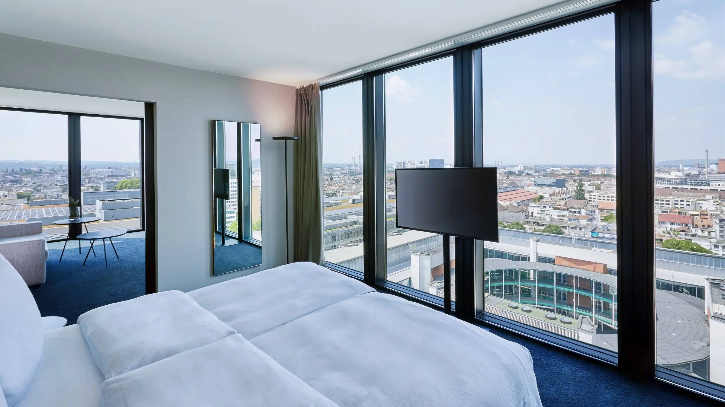 Hotelzimmer mit Panoramablick.