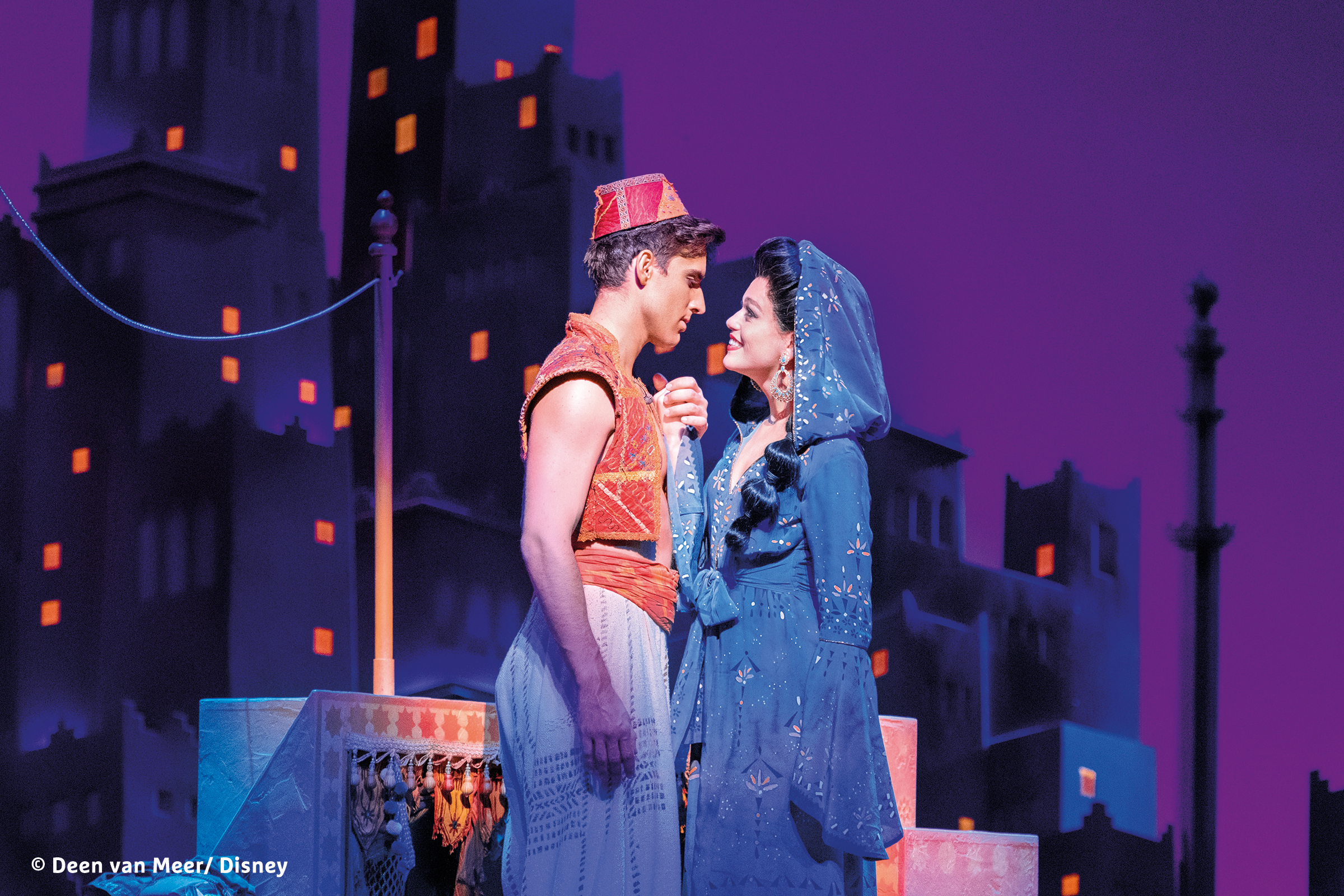Aladdin und Jasmin auf dem Markt | Musical Aladdin mit H-Hotels.com Aladdin und Jasmin auf dem Markt | Musical Aladdin mit H-Hotels.com