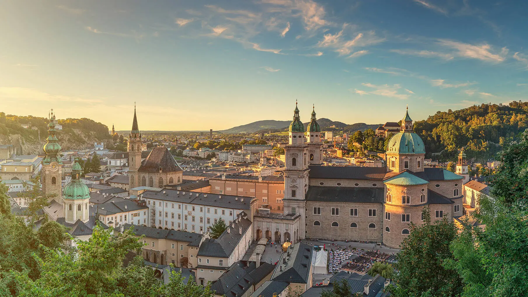 Skyline von Salzburg mit Blick über die Stadt.