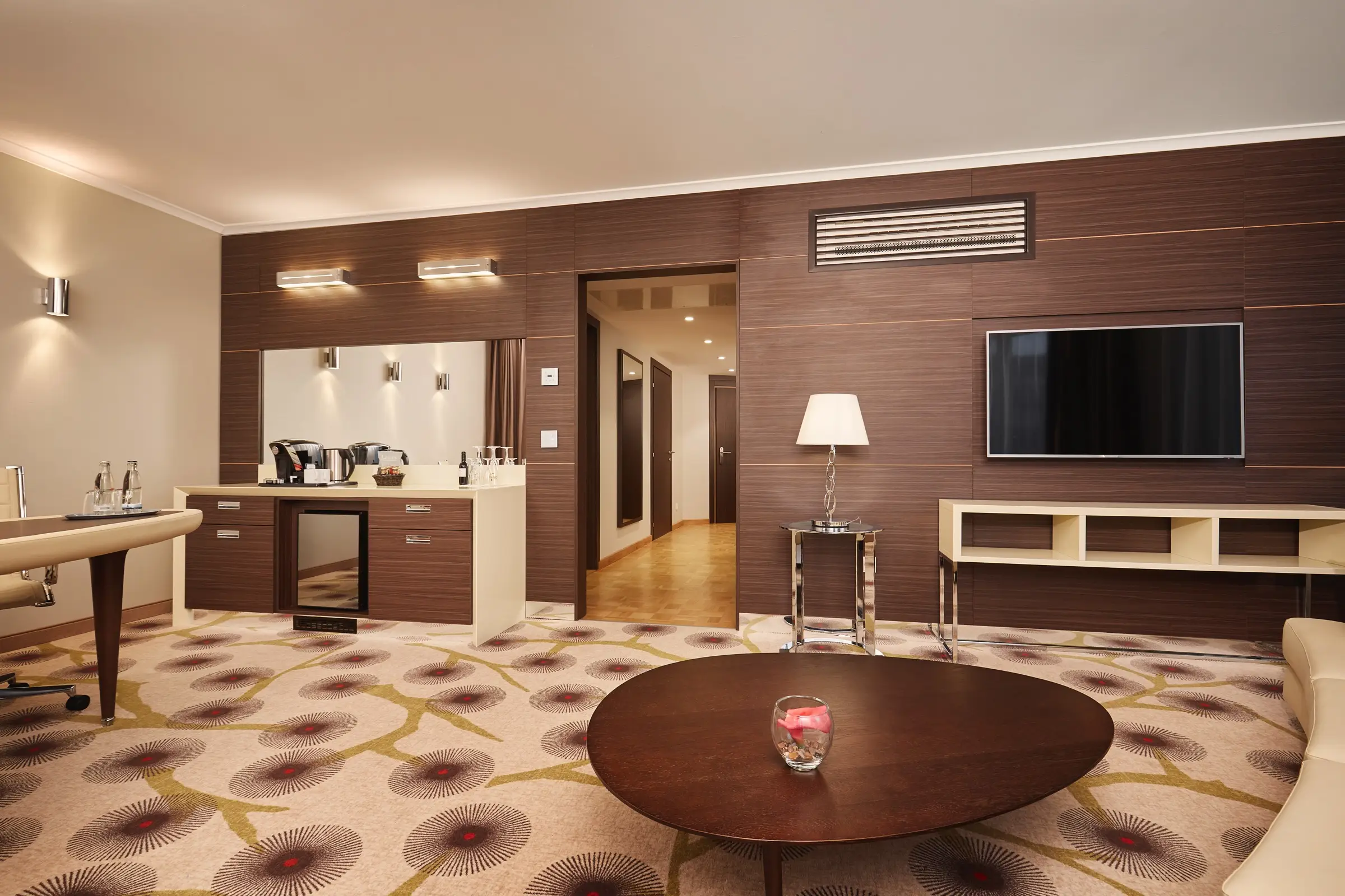 Стильный и просторный Tower Suite в отеле Hyperion Hotel Berlin