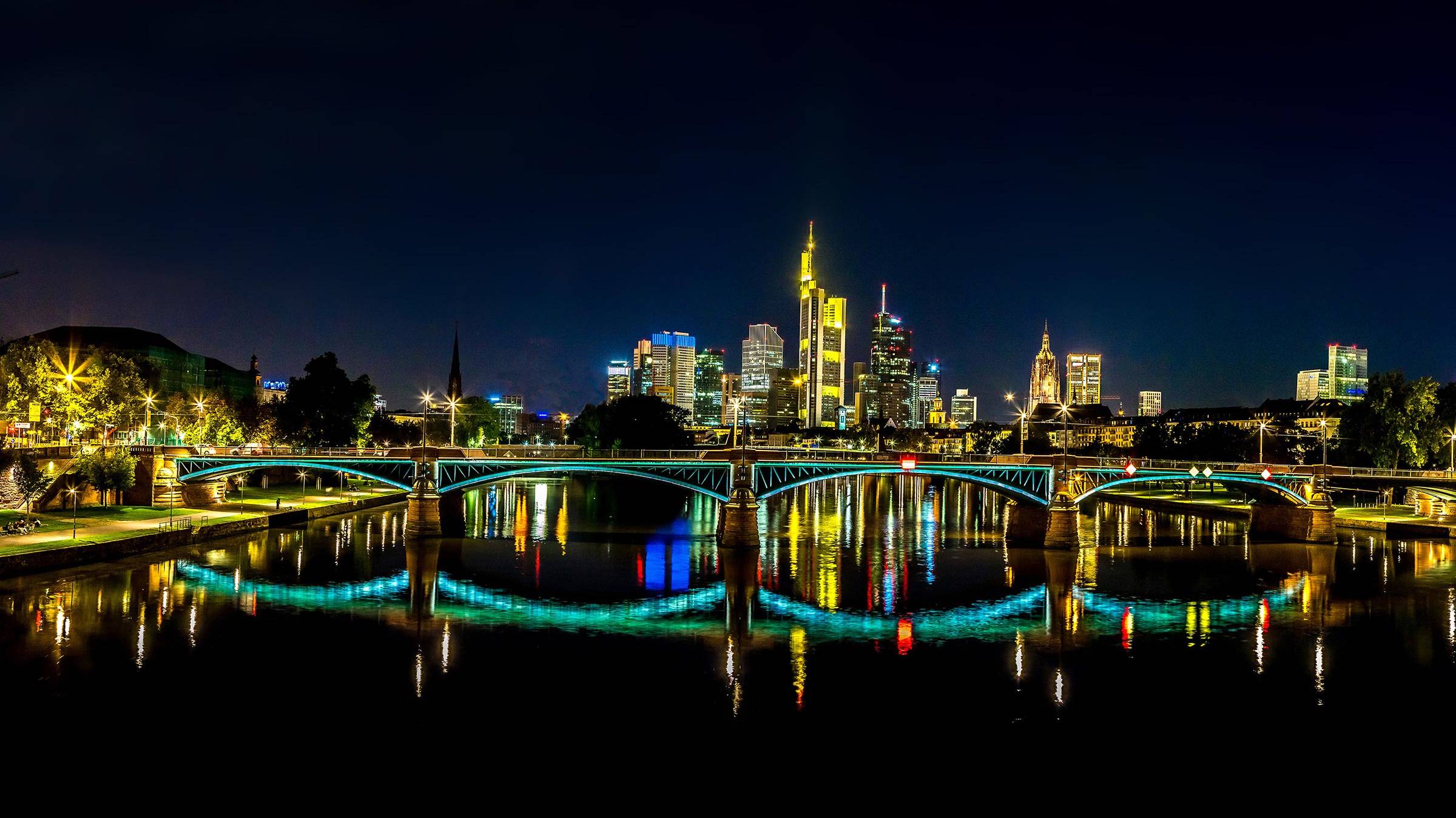 Frankfurt at night - H4 Hotel Frankfurt Messe - Official website