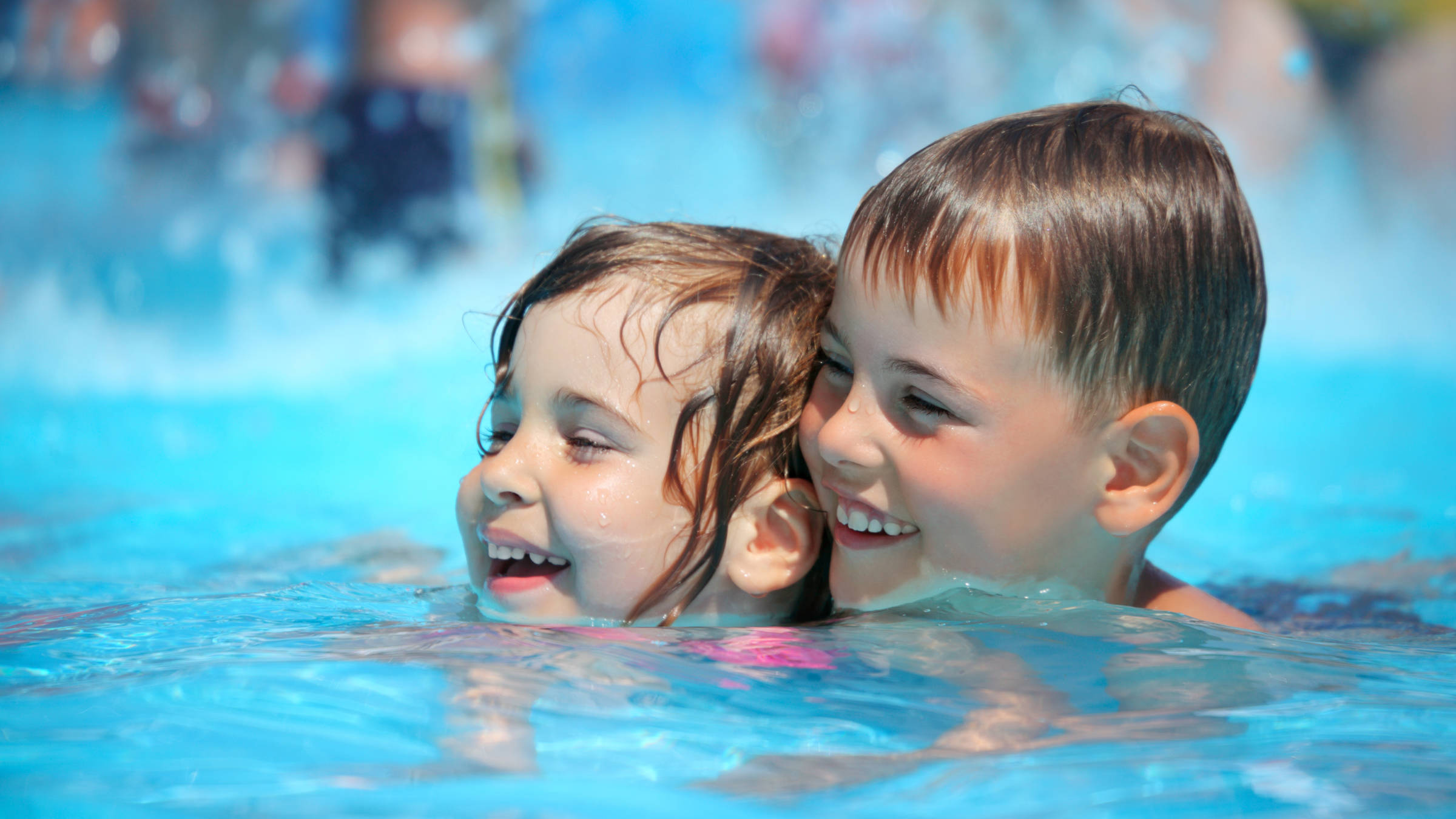 Freue im Schwimmbad - H+ Hotel Köln Brühl - Offizielle Webseite Freue im Schwimmbad - H+ Hotel Köln Brühl - Offizielle Webseite