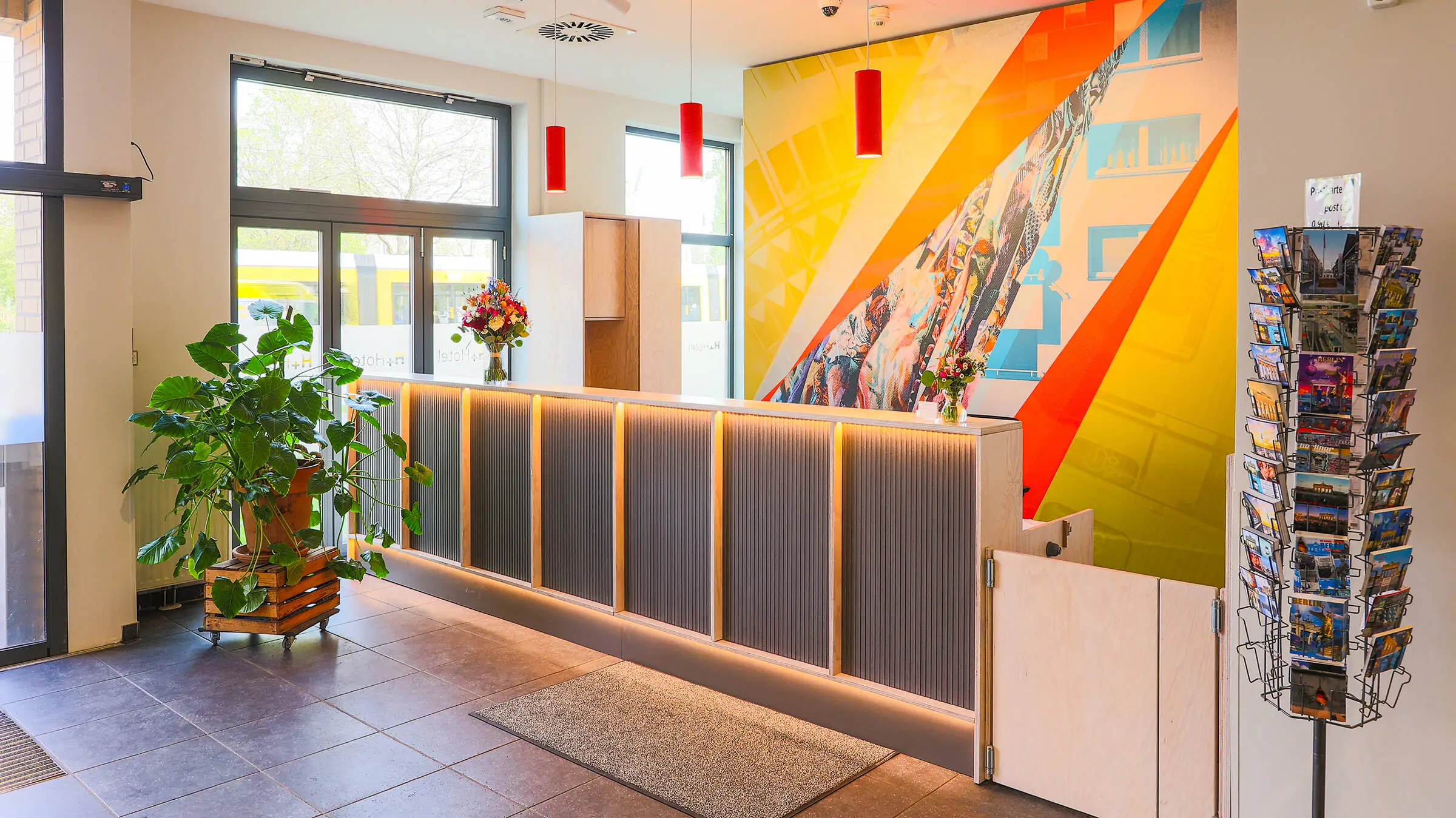 Contact - H+ Hotel 4Youth Berlin