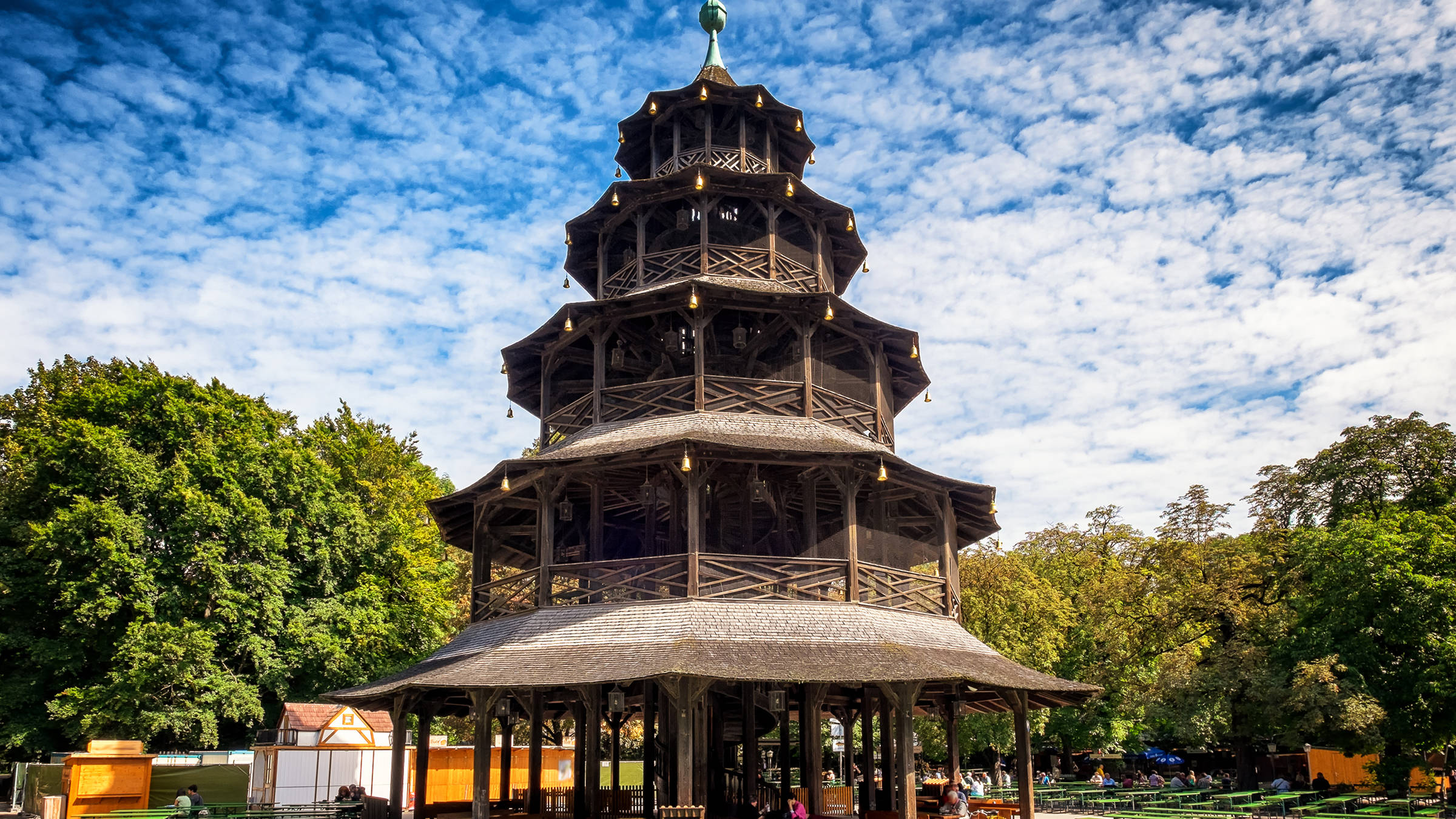 Chinesischer Turm in München | H-Hotels.com Chinesischer Turm in München | H-Hotels.com