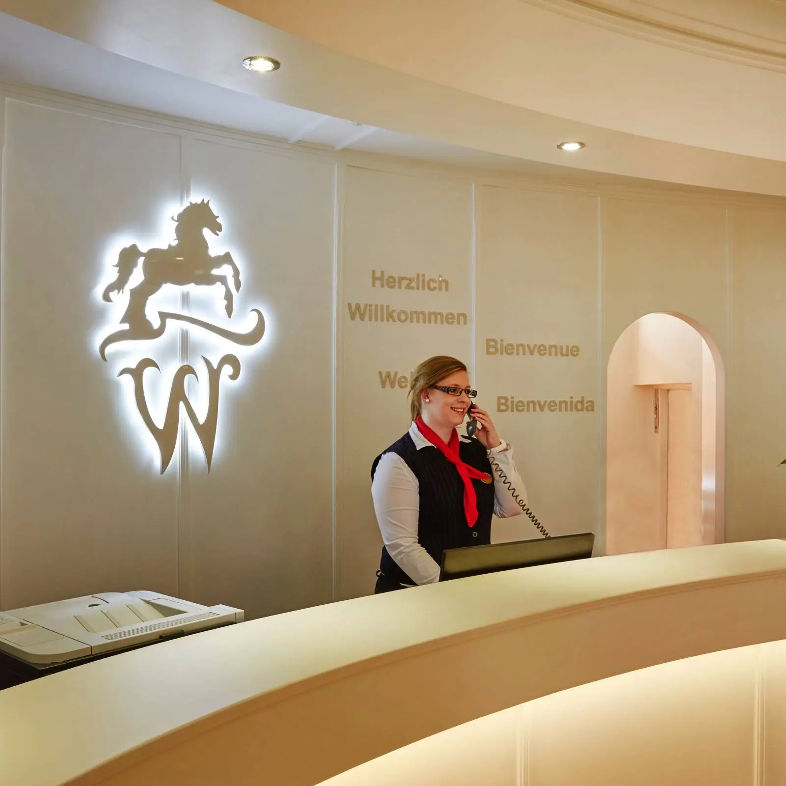 Contact- H+ Hotel Stade Herzog Widukind