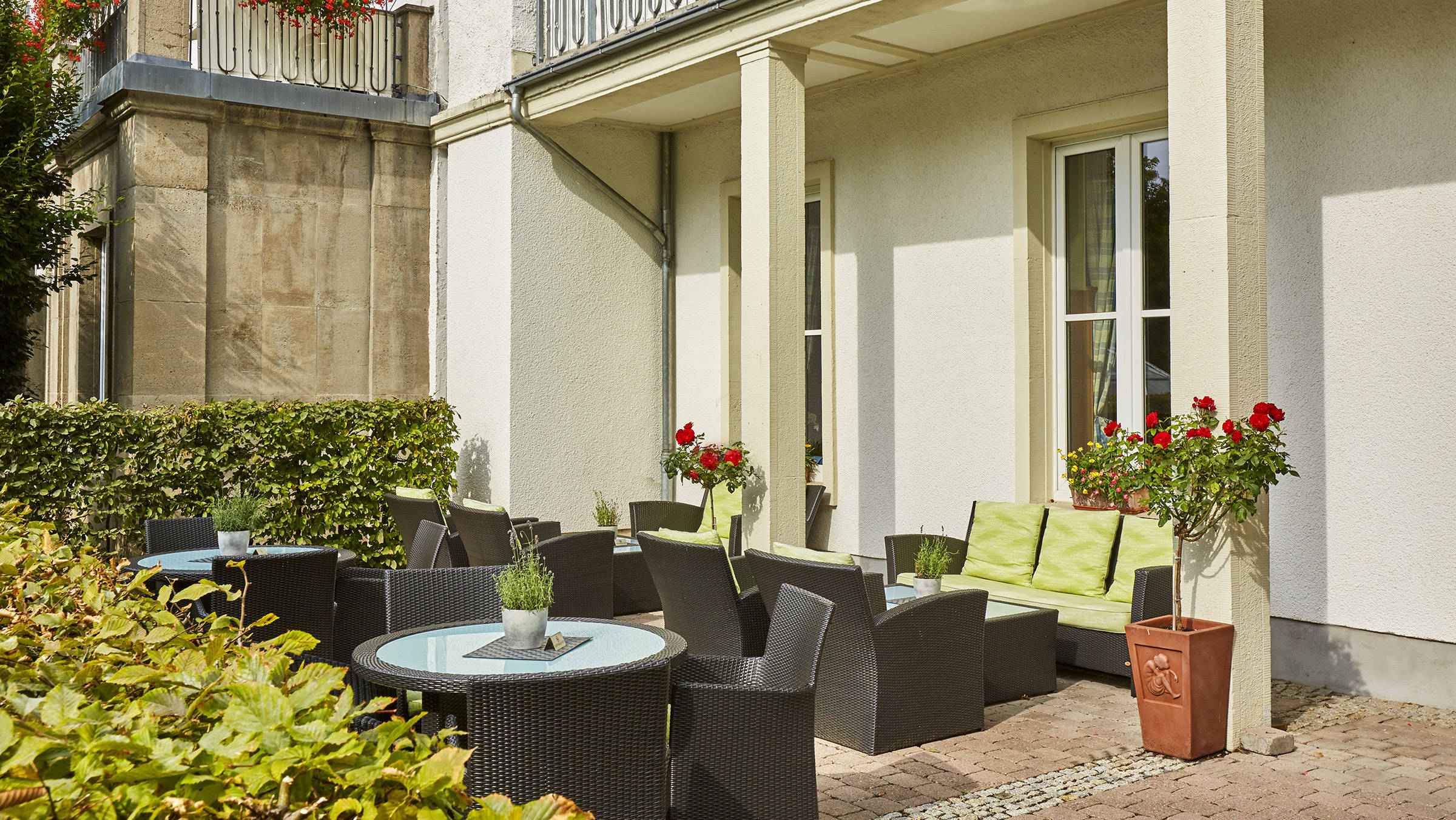 Terrasse für Pausen - H+ Hotel & Spa Friedrichroda - Offizielle Webseite Terrasse für Pausen - H+ Hotel & Spa Friedrichroda - Offizielle Webseite